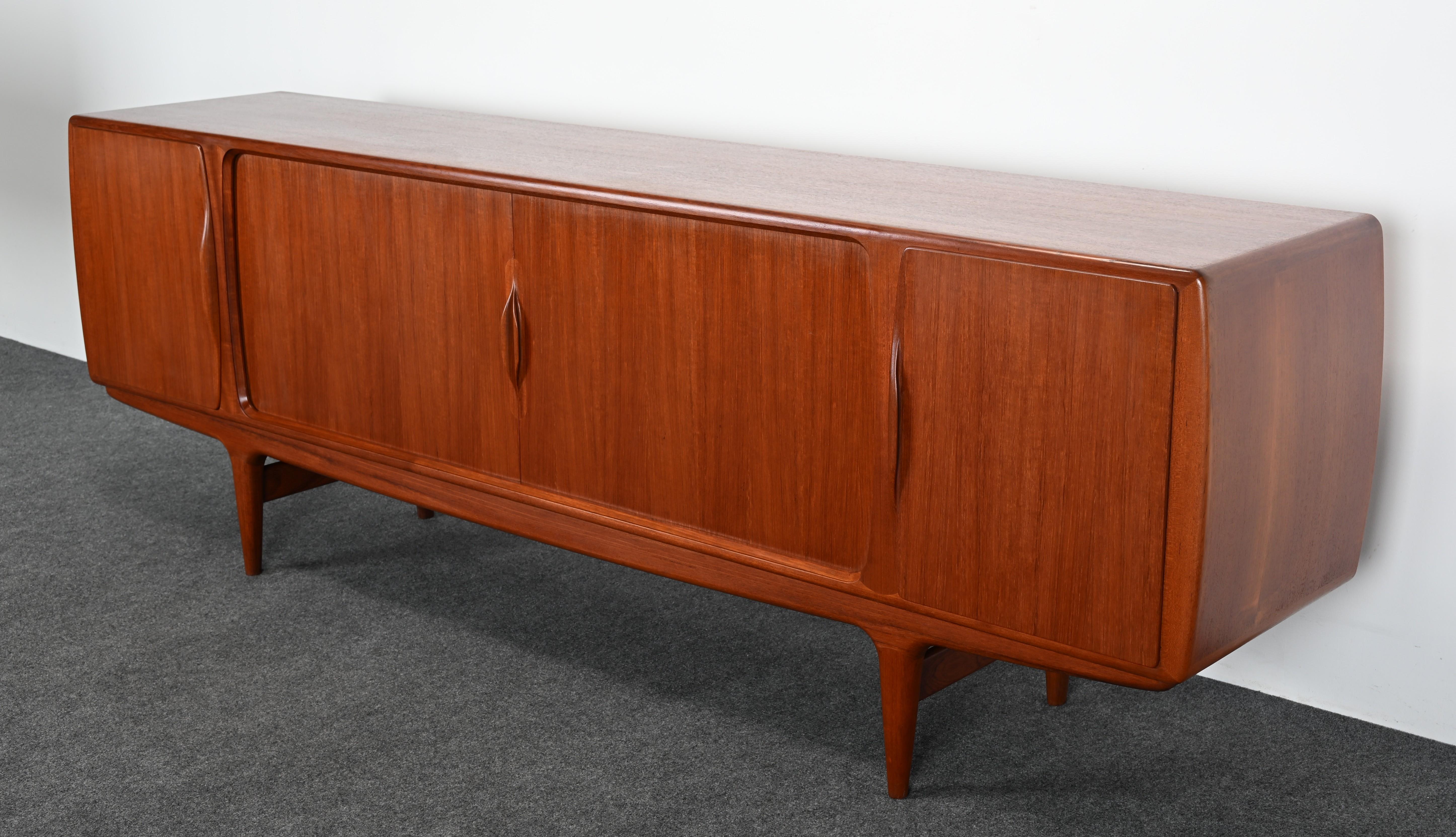 Credenza de teca Johannes Andersen, años 50 en venta 6