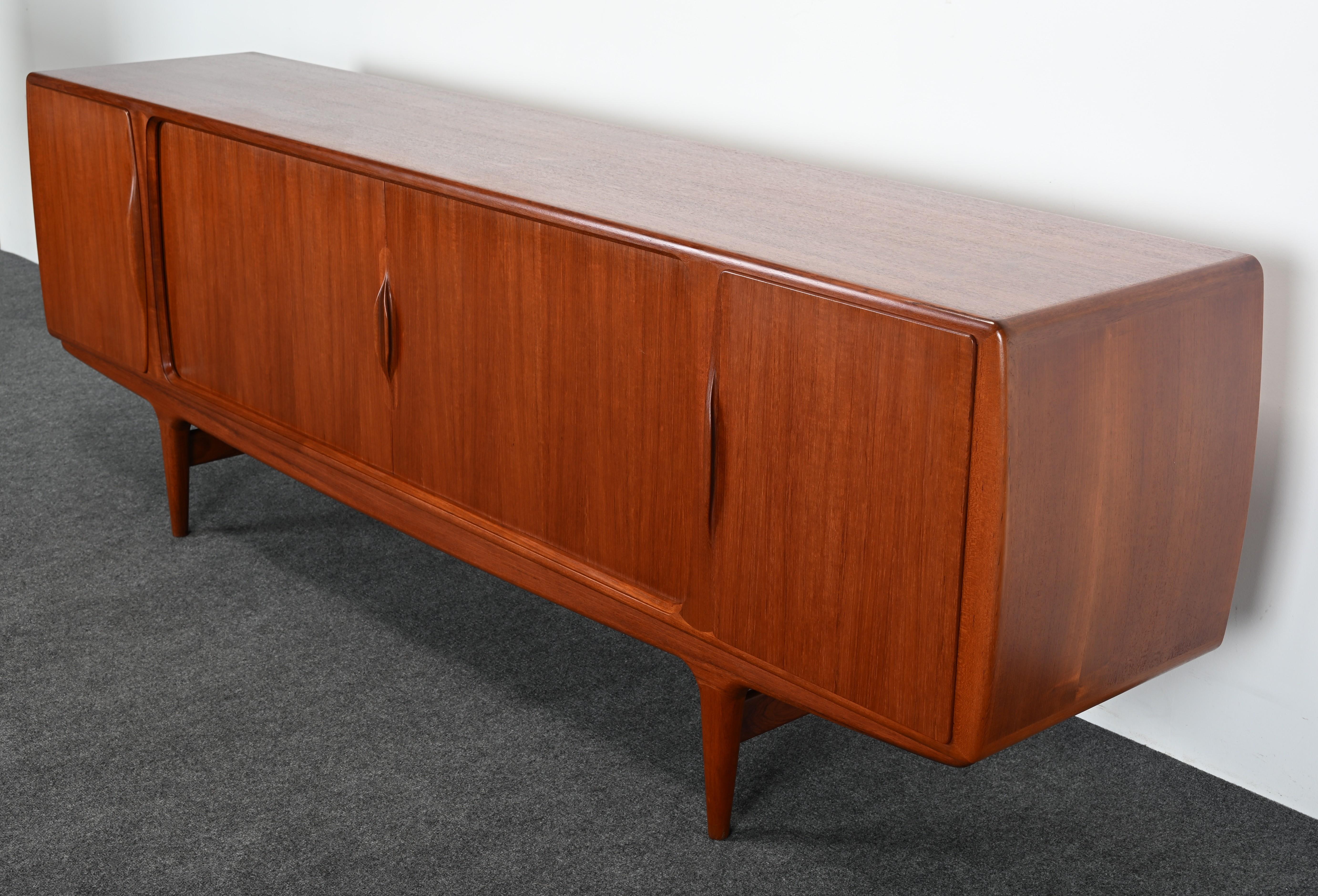 Credenza de teca Johannes Andersen, años 50 en venta 7