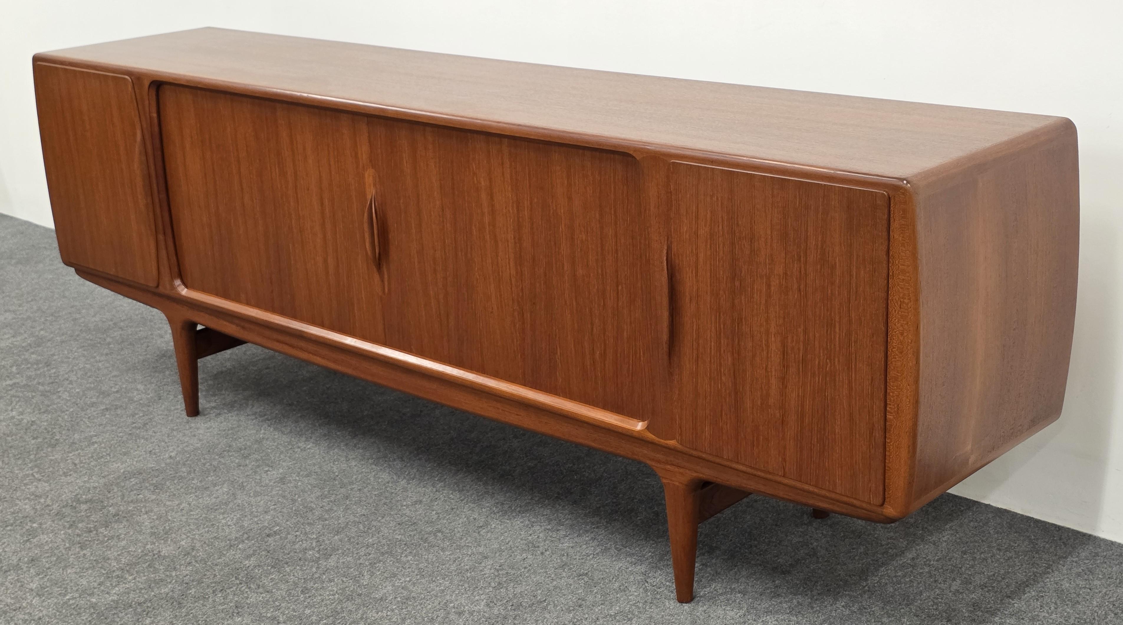 Credenza de teca Johannes Andersen, años 50 mediados del siglo XX en venta