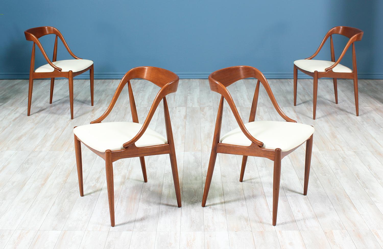 Designer: Johannes Andersen
Manufacturer: Moreddi
Country of origin: Denmark
Date of manufacture: 1960-1969
Materials: Teak wood, new top-grain leather
Period style: Danish modern.

Condition: Excellent
Extra conditions: Newly refinished and