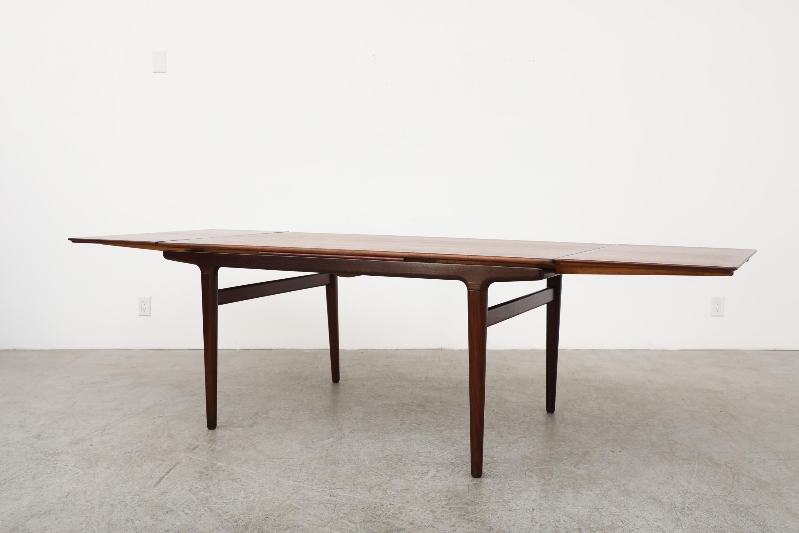 Johannes Andersen Teak Dining Table for Uldum Mobelfabrik In Good Condition In Los Angeles, CA