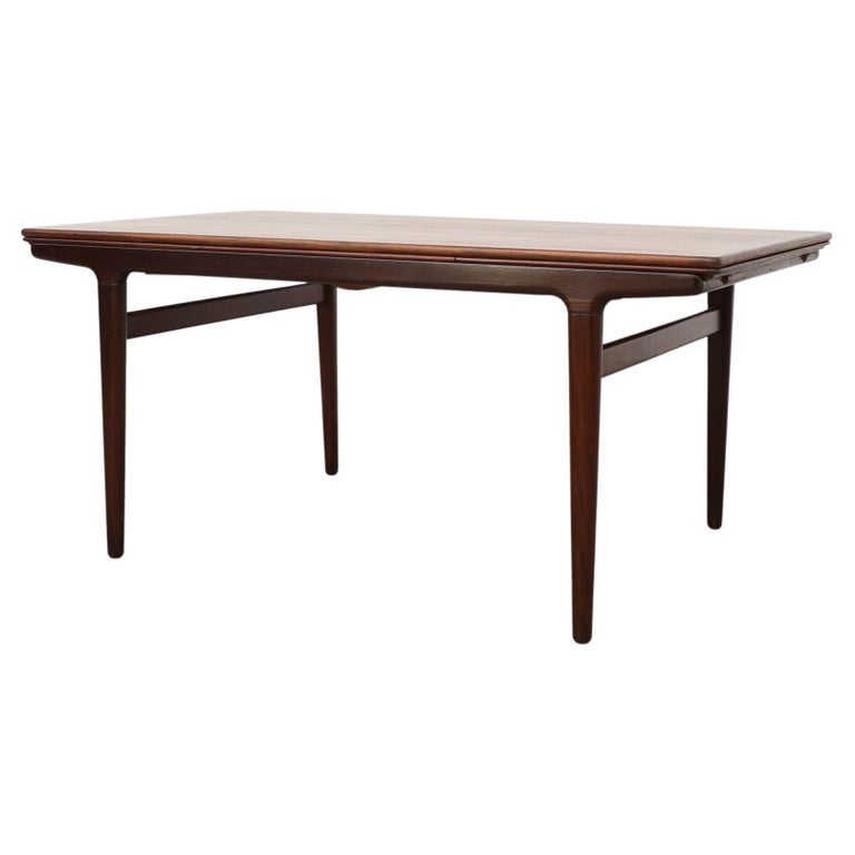 Table de salle à manger en teck de Johannes Andersen pour Uldum Mobelfabrik En vente sur 1stDibs