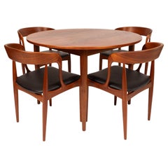 Johannes Andersen Mesa de comedor de teca y  Sillas de comedor Model No. 16, años 60