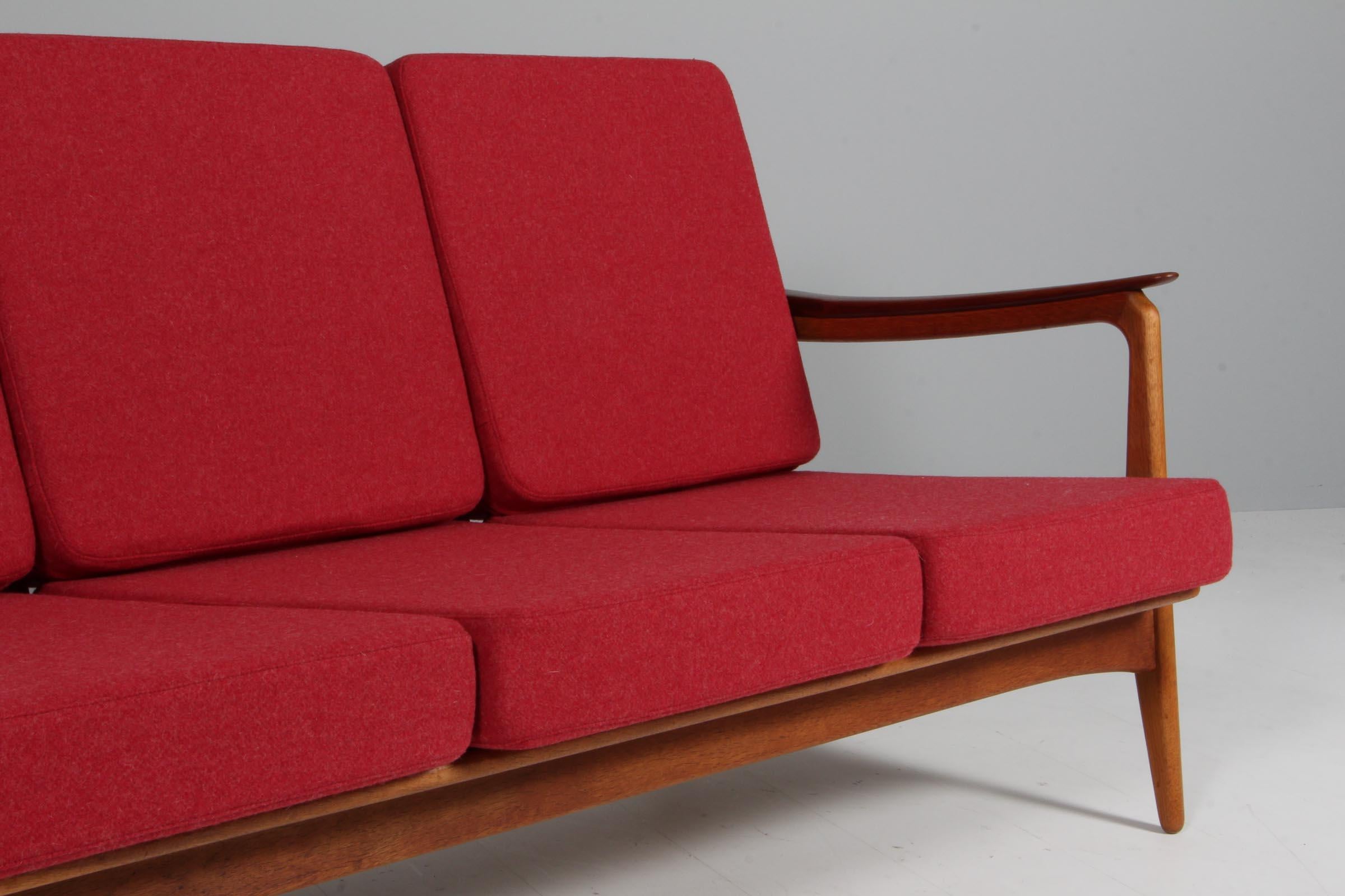 Johannes Andersen Three Seat Sofa, Oak and Teak, Denmark, 1960s In Good Condition For Sale In Esbjerg, DK