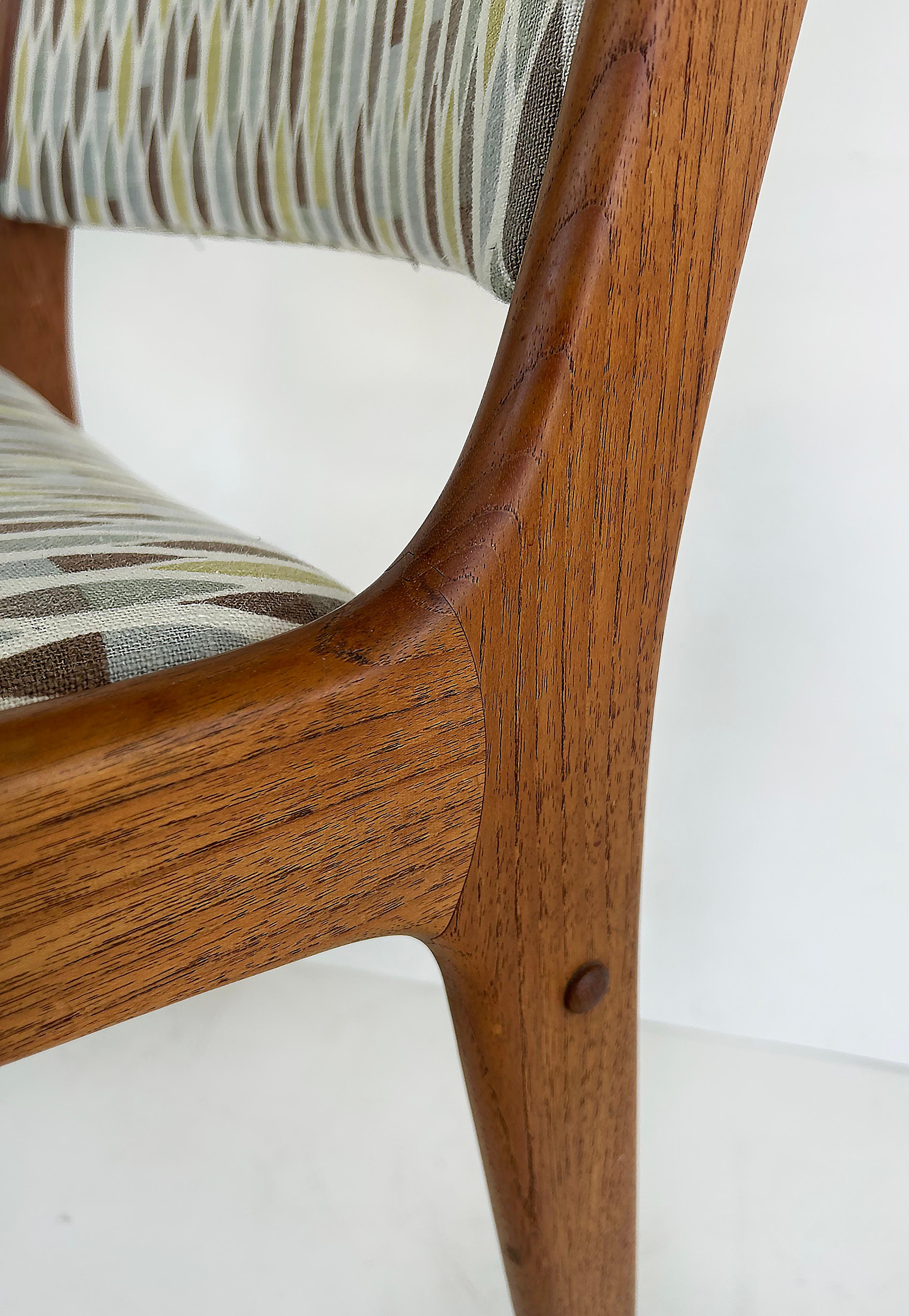 Sedie da pranzo in teak Uldum Møbelfabrik di Johannes Andersen, set di 4 sedie con rivestimento nuovo in vendita 5