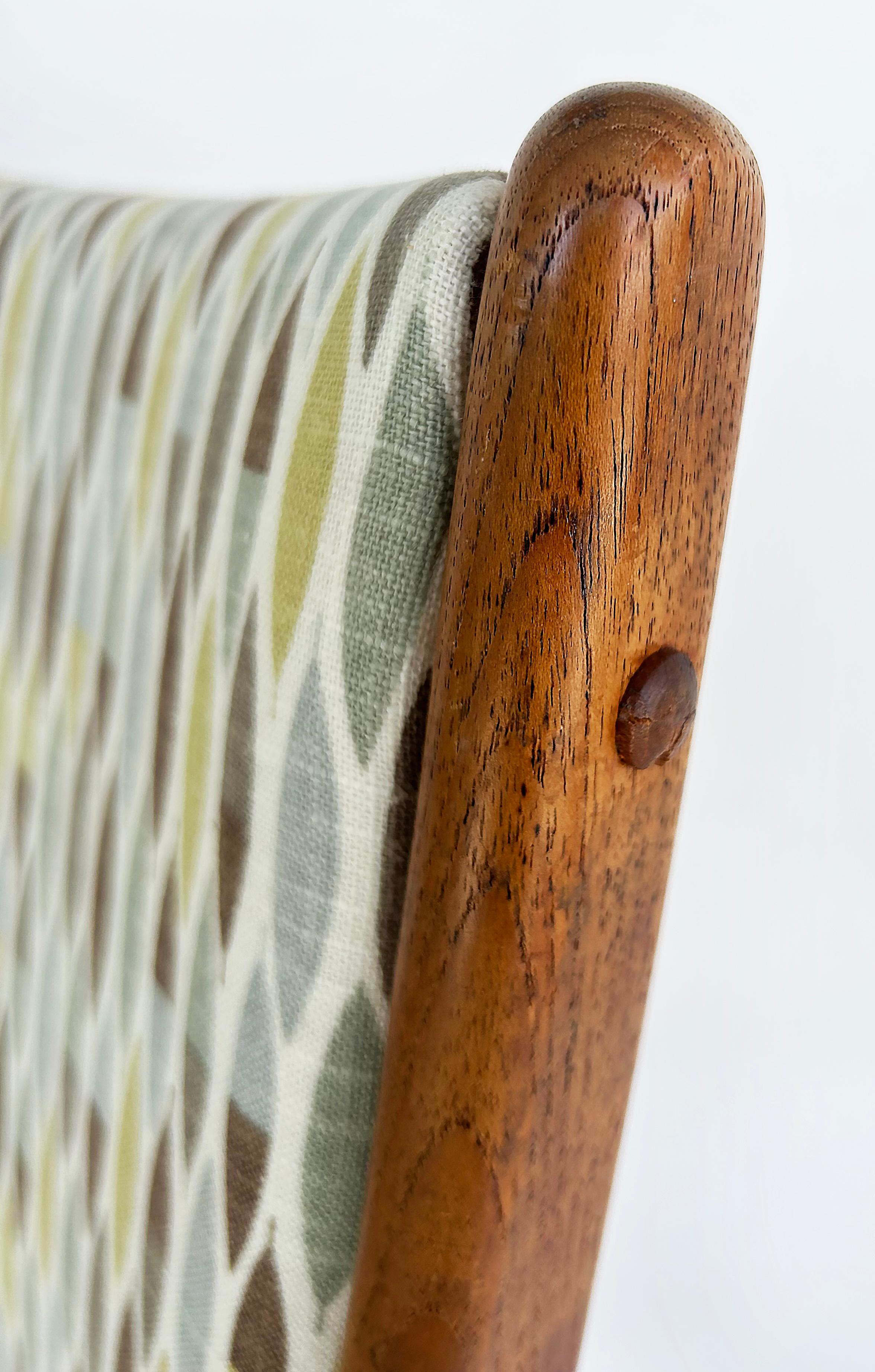 Sedie da pranzo in teak Uldum Møbelfabrik di Johannes Andersen, set di 4 sedie con rivestimento nuovo in vendita 6