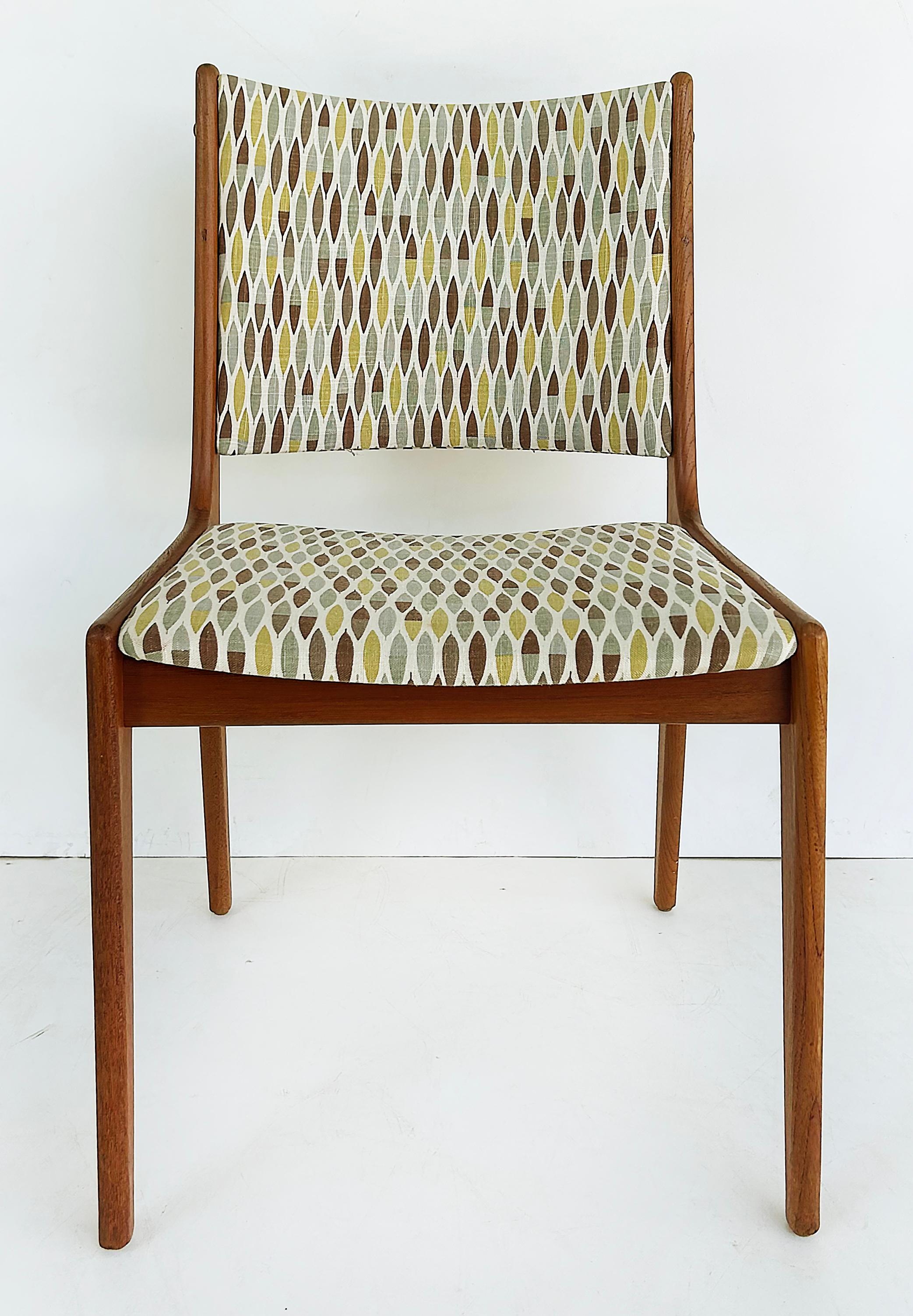 Danese Sedie da pranzo in teak Uldum Møbelfabrik di Johannes Andersen, set di 4 sedie con rivestimento nuovo in vendita