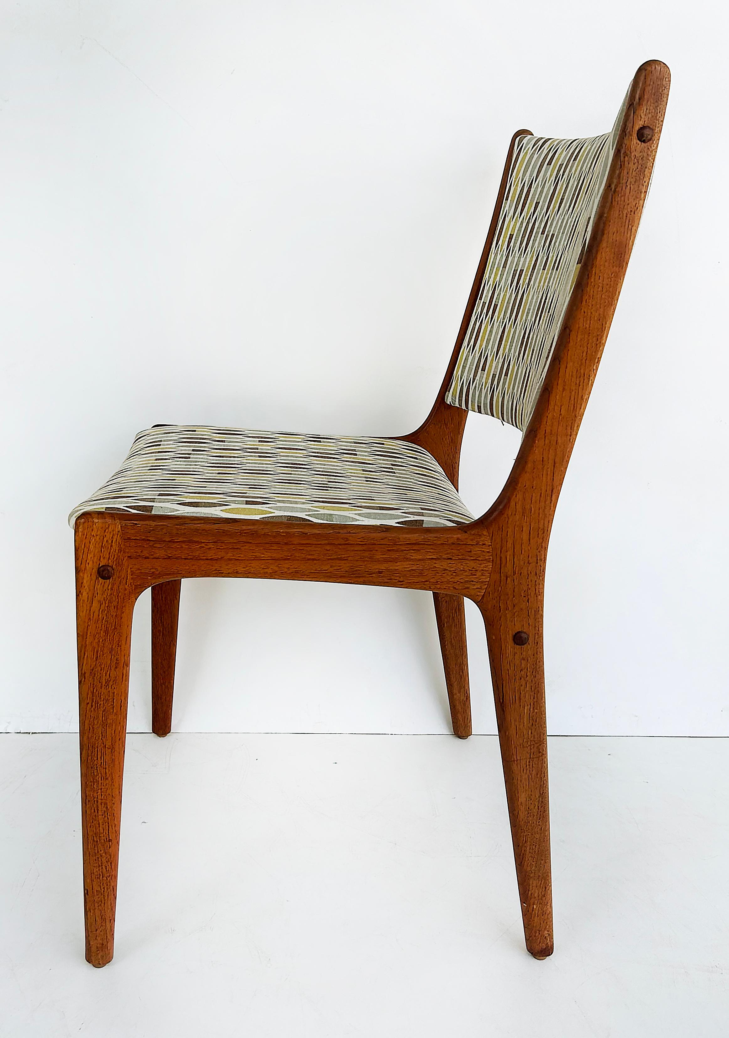 Metà XX secolo Sedie da pranzo in teak Uldum Møbelfabrik di Johannes Andersen, set di 4 sedie con rivestimento nuovo in vendita