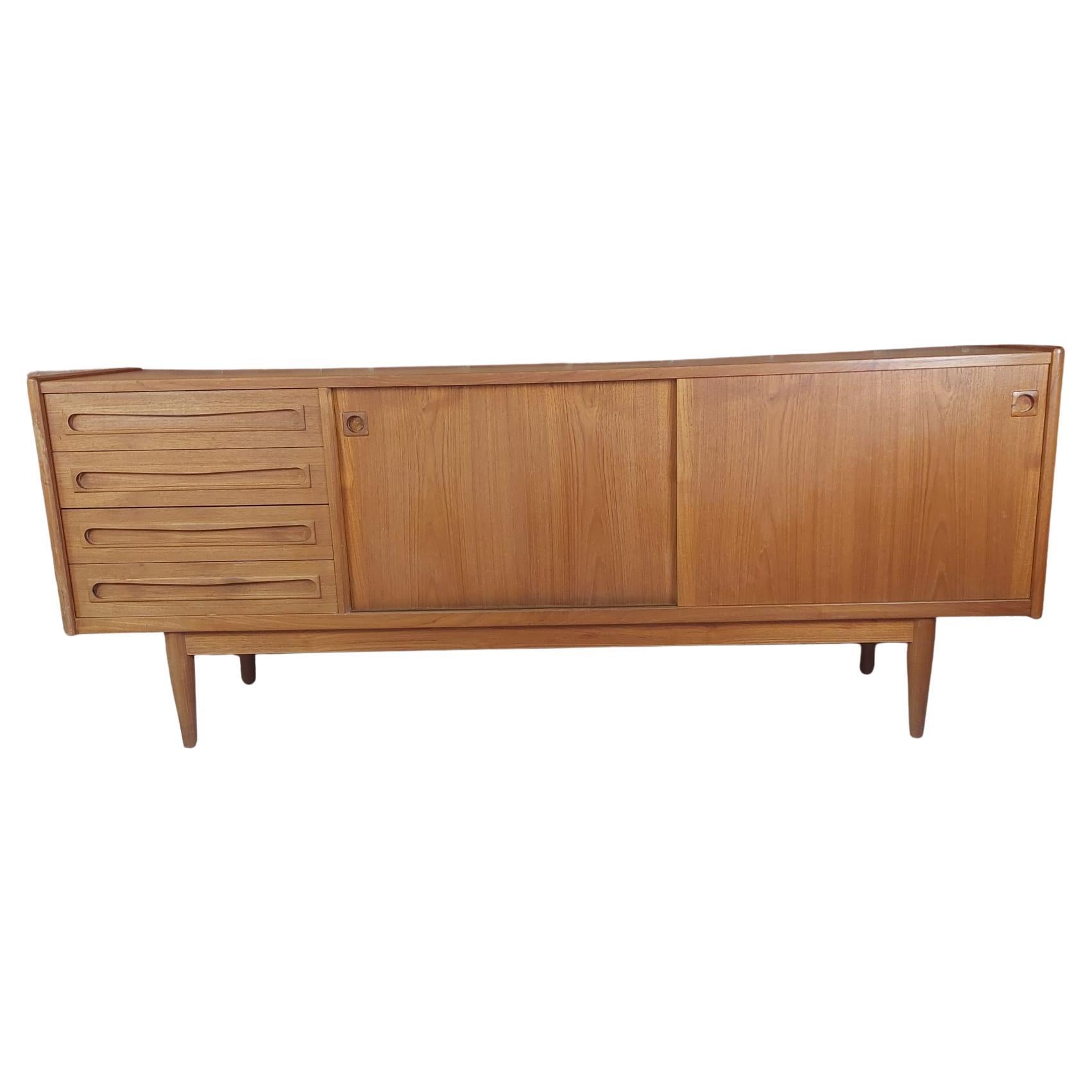 Buffet vintage en teck Johannes Andersen, Danemark 1960