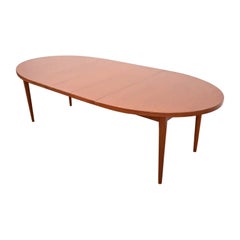 Tavolo da pranzo in teak in stile danese moderno di Johannes Anderson, appena restaurato