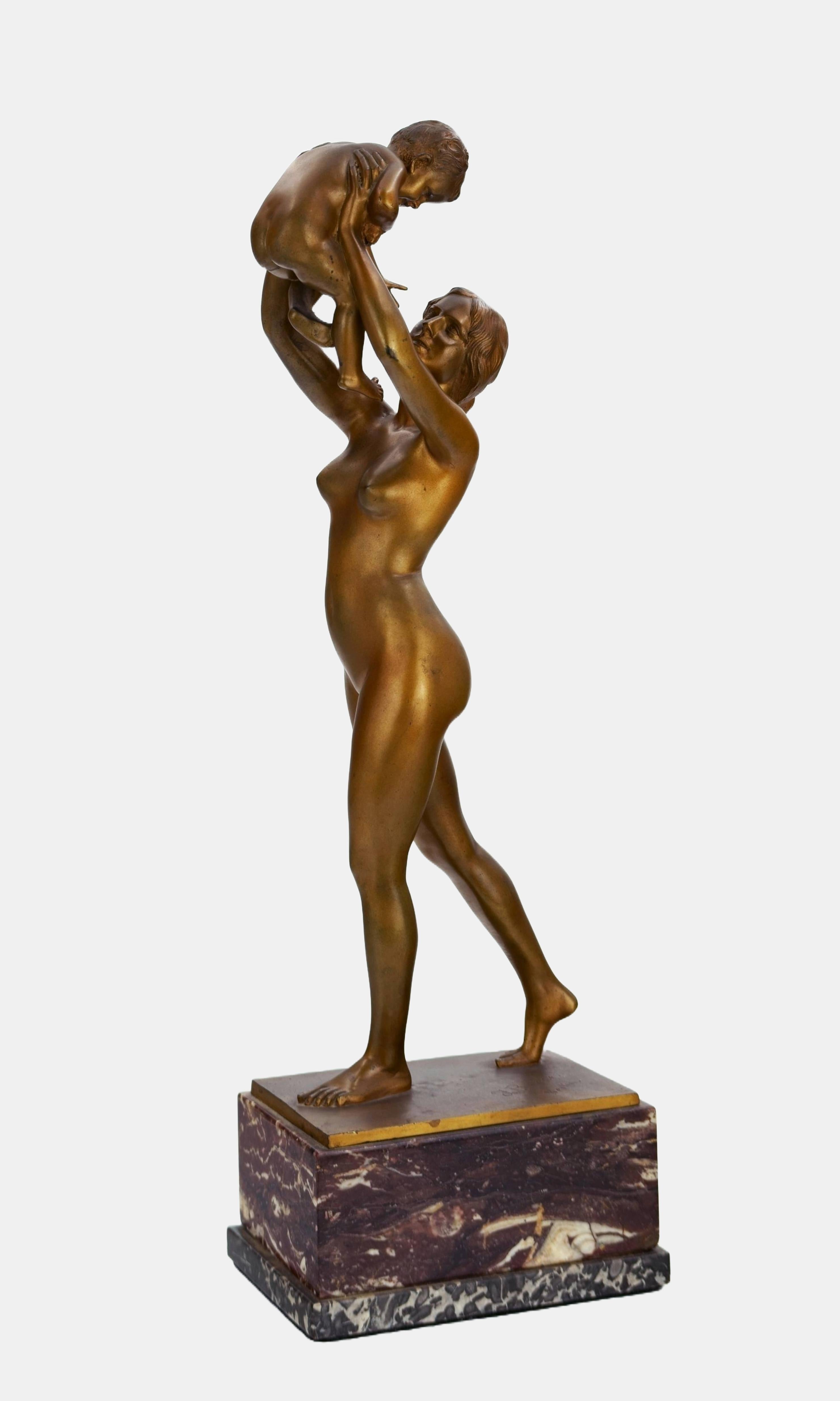 Madre Felicidad / - El éxtasis de la alegría maternal - - Sculpture de Johannes Boese