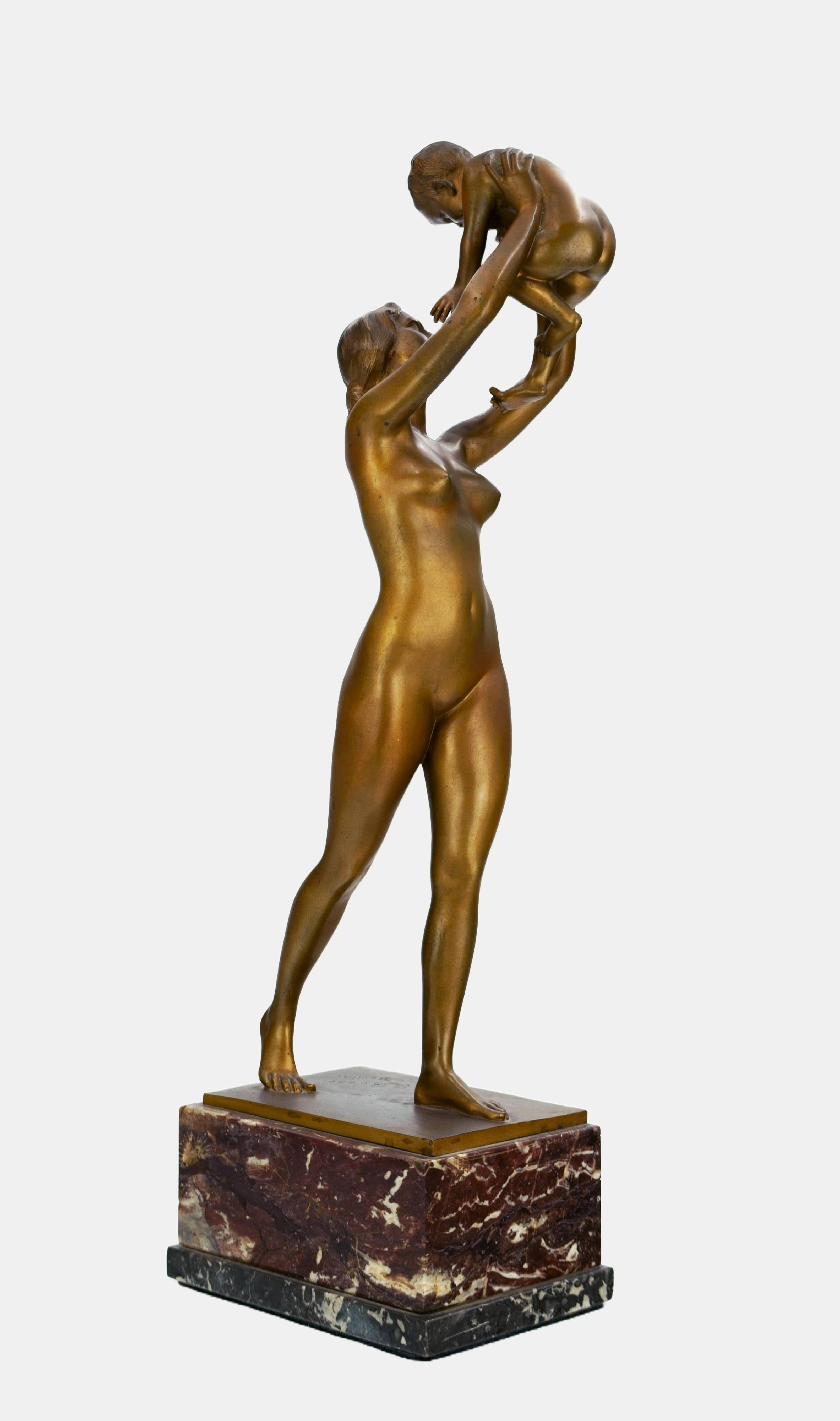 Madre Felicidad / - El éxtasis de la alegría maternal - - Figurative Sculpture Oro de Johannes Boese