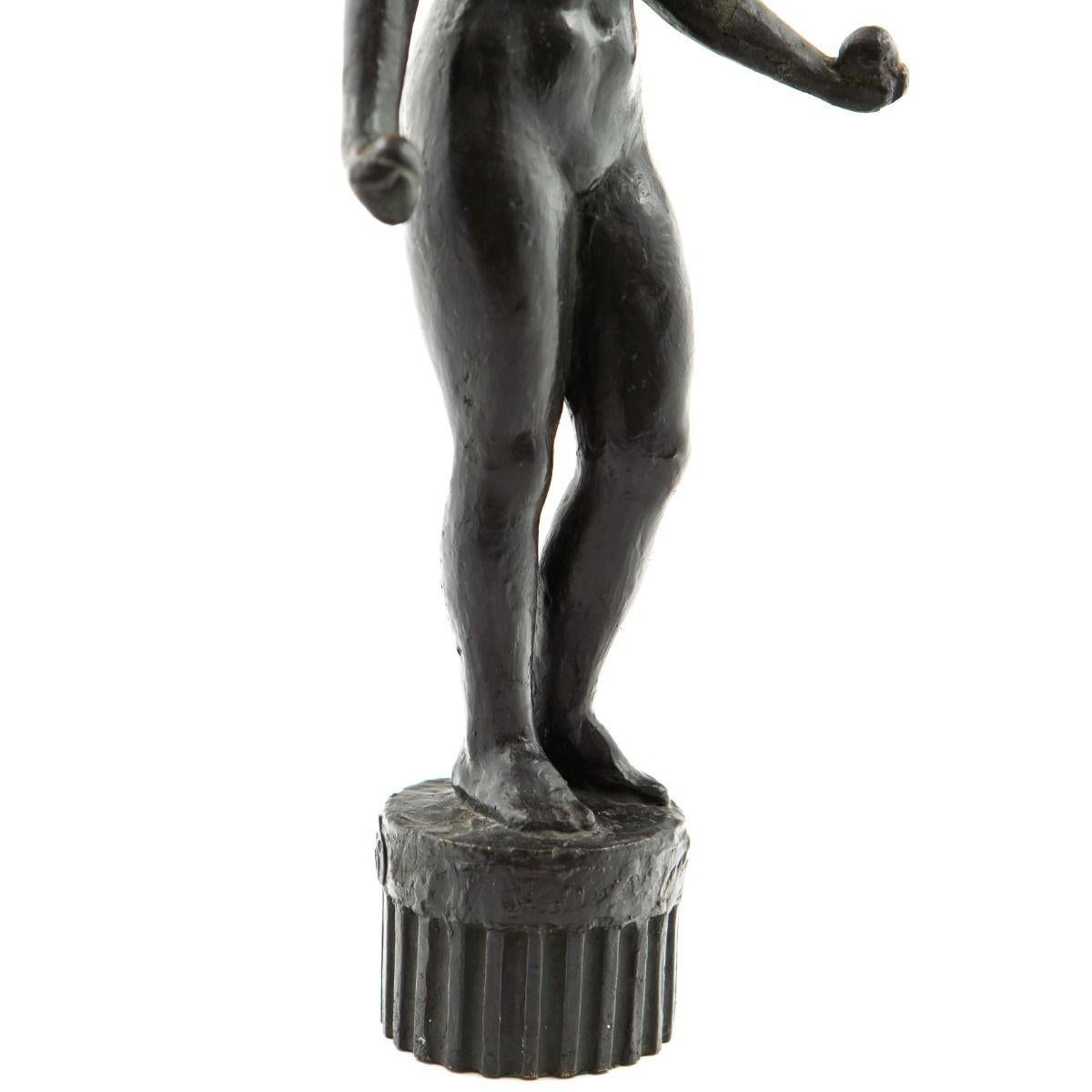 Moderne Nu de Johannes C. Bjerg « Standing Salome » Sculpture en bronze patiné, signée