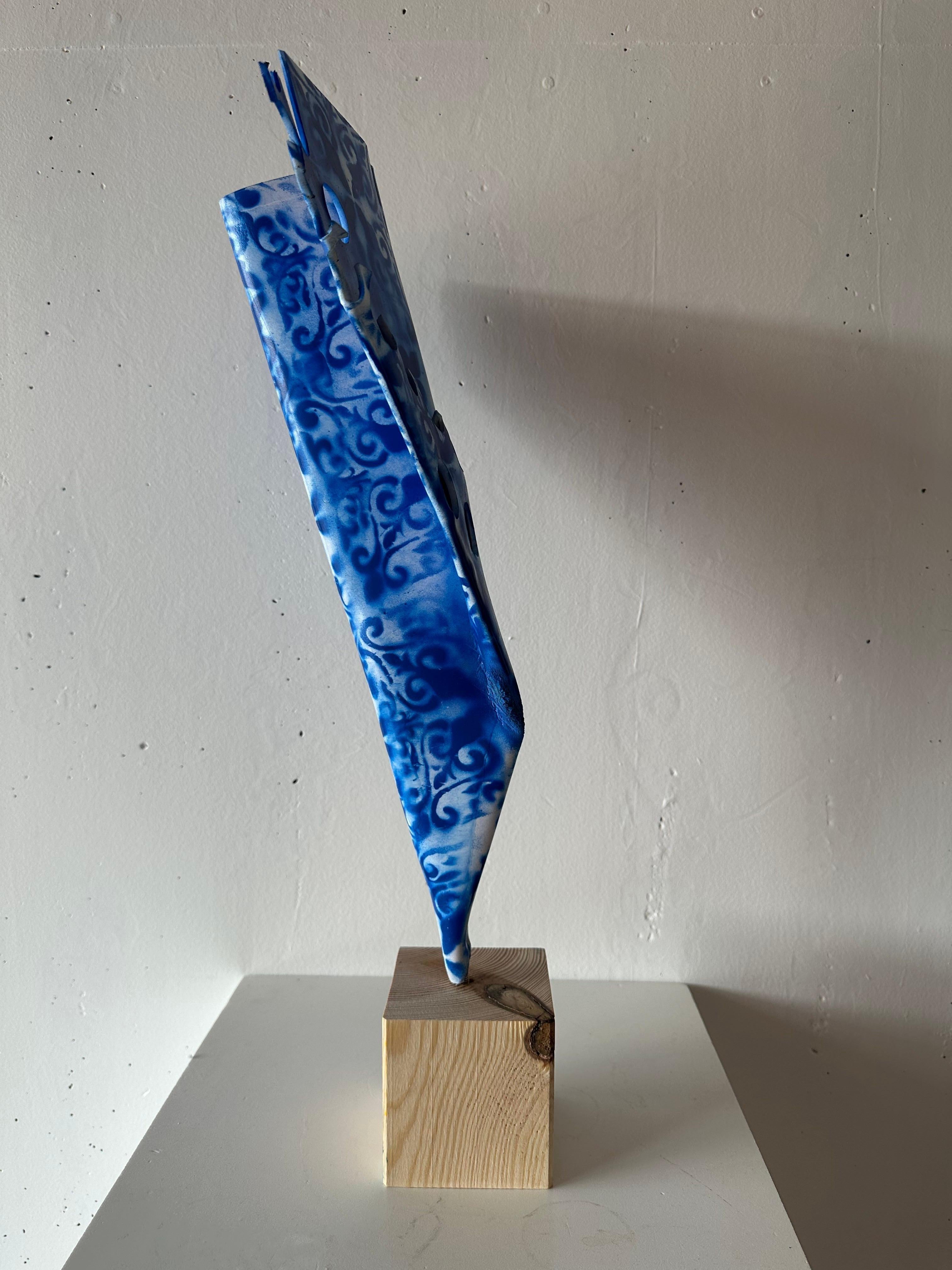 Ogni forma delle sue opere d'arte è unica al 100%. Insieme al suo occhio e alla sua passione per la fotografia, Wood Wood ha sviluppato una combinazione di creazione astratta, decostruzione e pittura realistica che si traduce nei suoi dipinti su