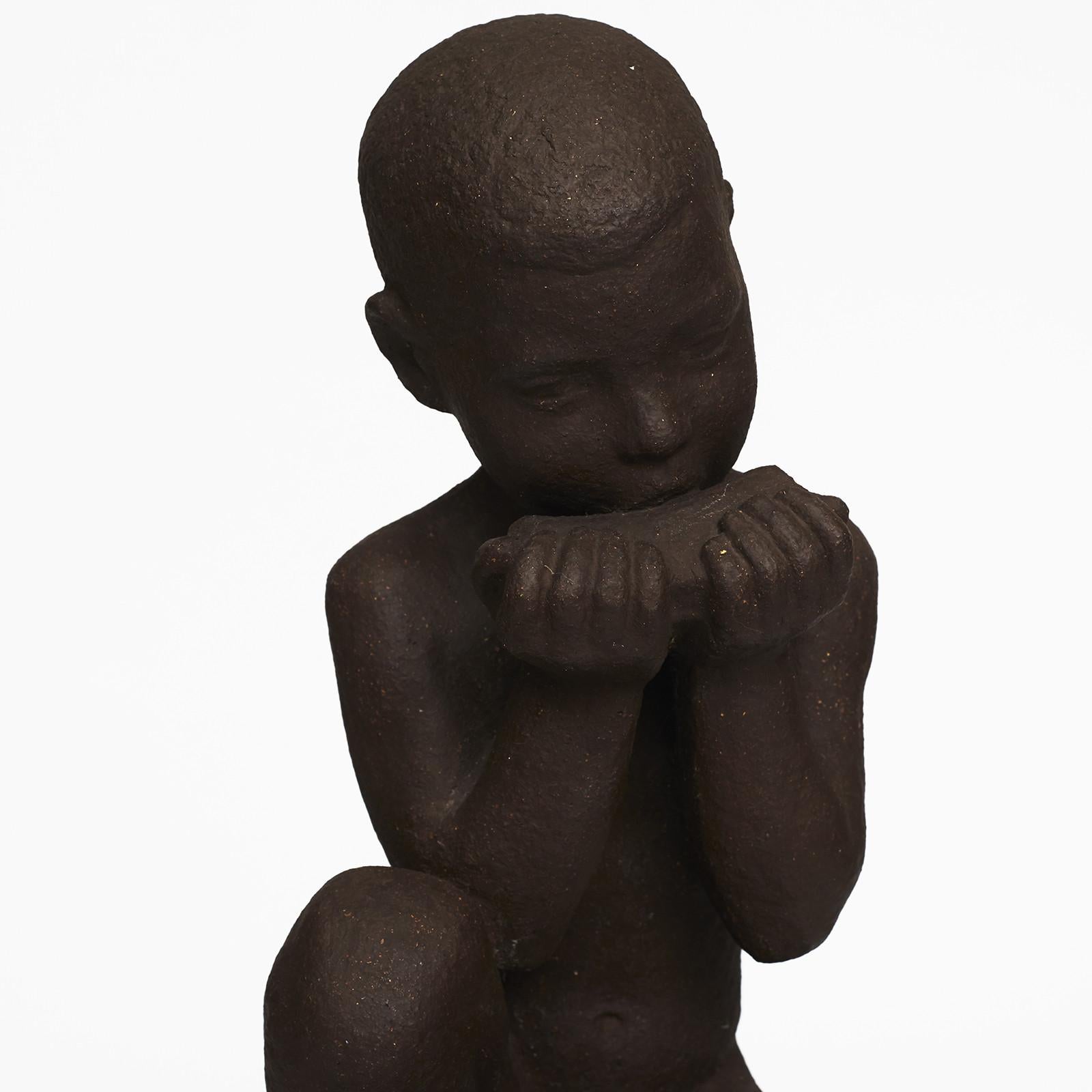 Moderne Grande figurine en céramique d'un garçon de Johannes Hansen pour Knabstrup en vente