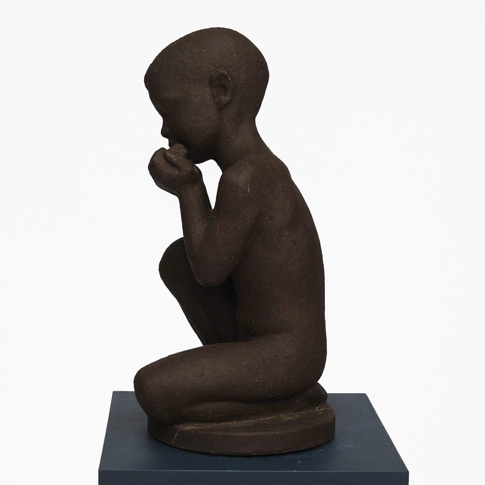 Grande figurine en céramique d'un garçon de Johannes Hansen pour Knabstrup Bon état - En vente à Kastrup, DK