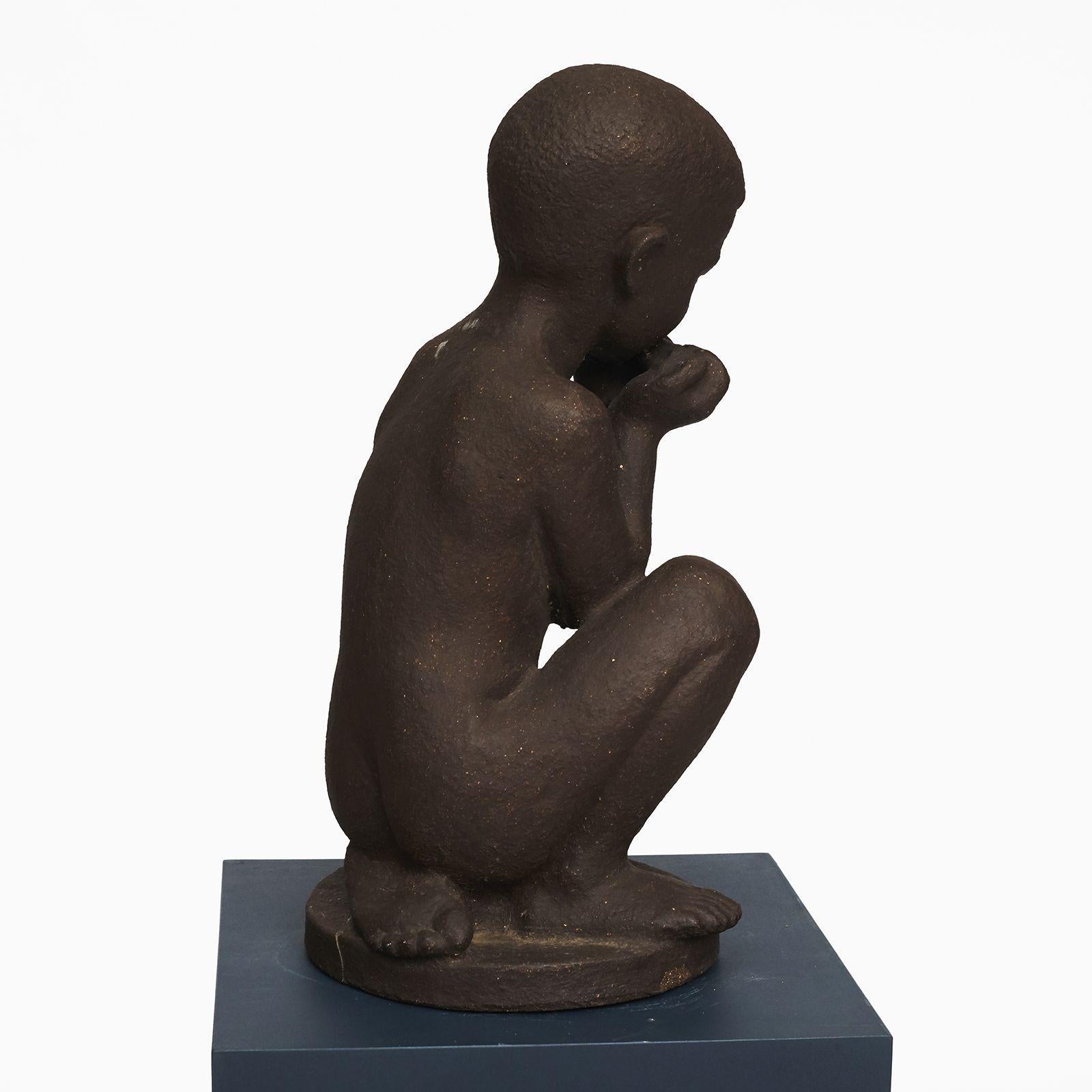 Grès porcellanato Johannes Hansen per Knabstrup, Grande figura di ragazzo in ceramica in vendita