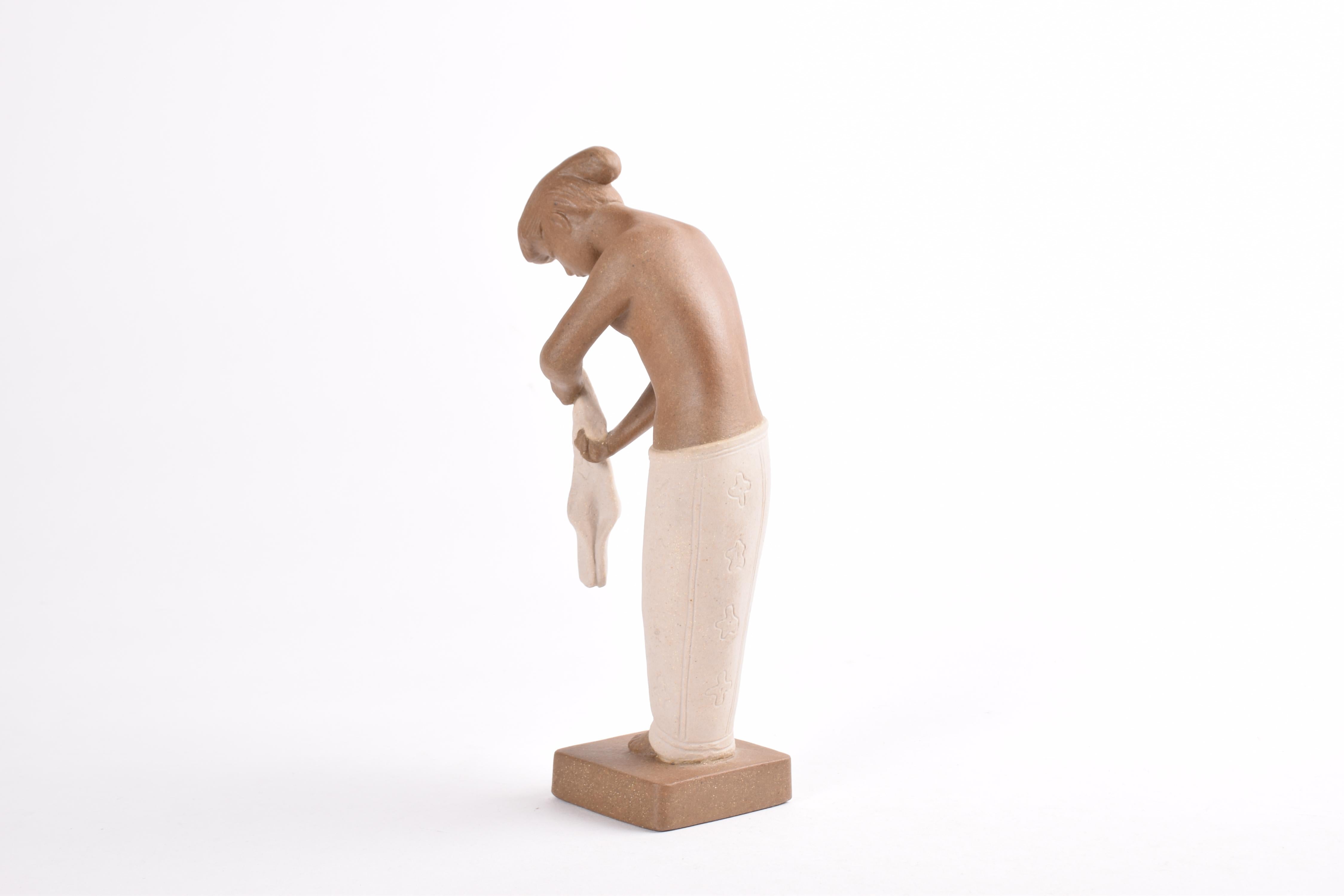 Non vernissé Figurine «artha » de Johannes Hedegaard pour Royal Copenhagen, version rare 21424 en vente