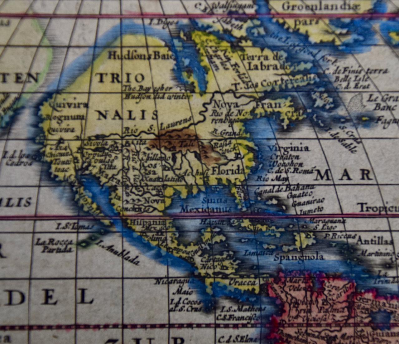 Carte de l'Amérique du Nord et du Sud du XVIIe siècle, colorée à la main, intitulée 