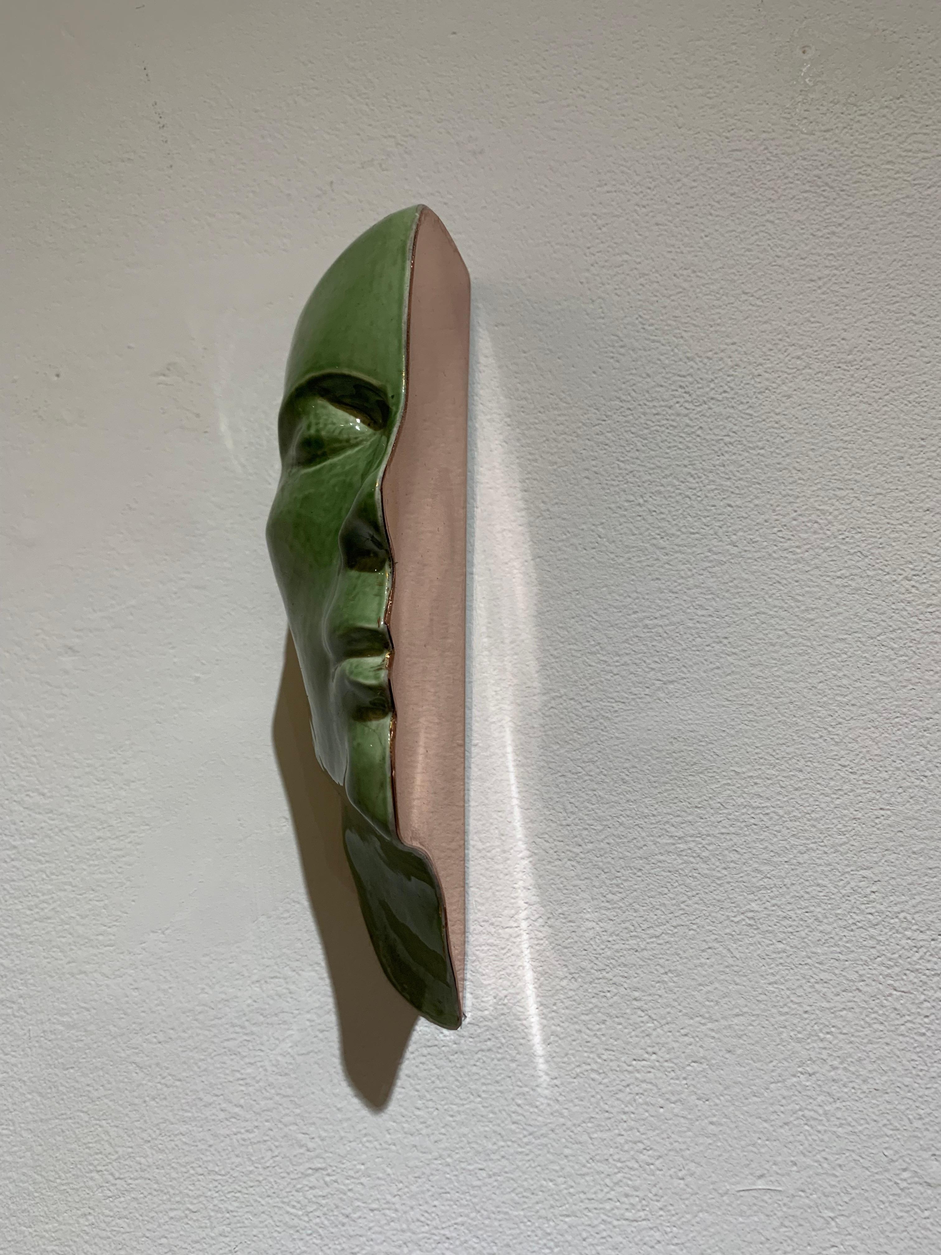 Figurative Sculpture de Johannes Nielsen - Silencio (Verde)