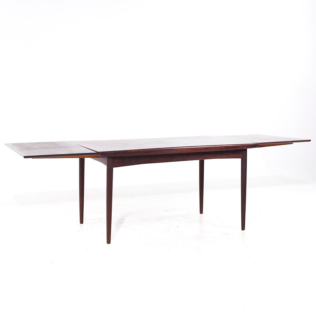 Johannes Nørgaards Møbelfabrik MCM Table à feuilles cachées en bois de rose danois Bon état - En vente à Countryside, IL