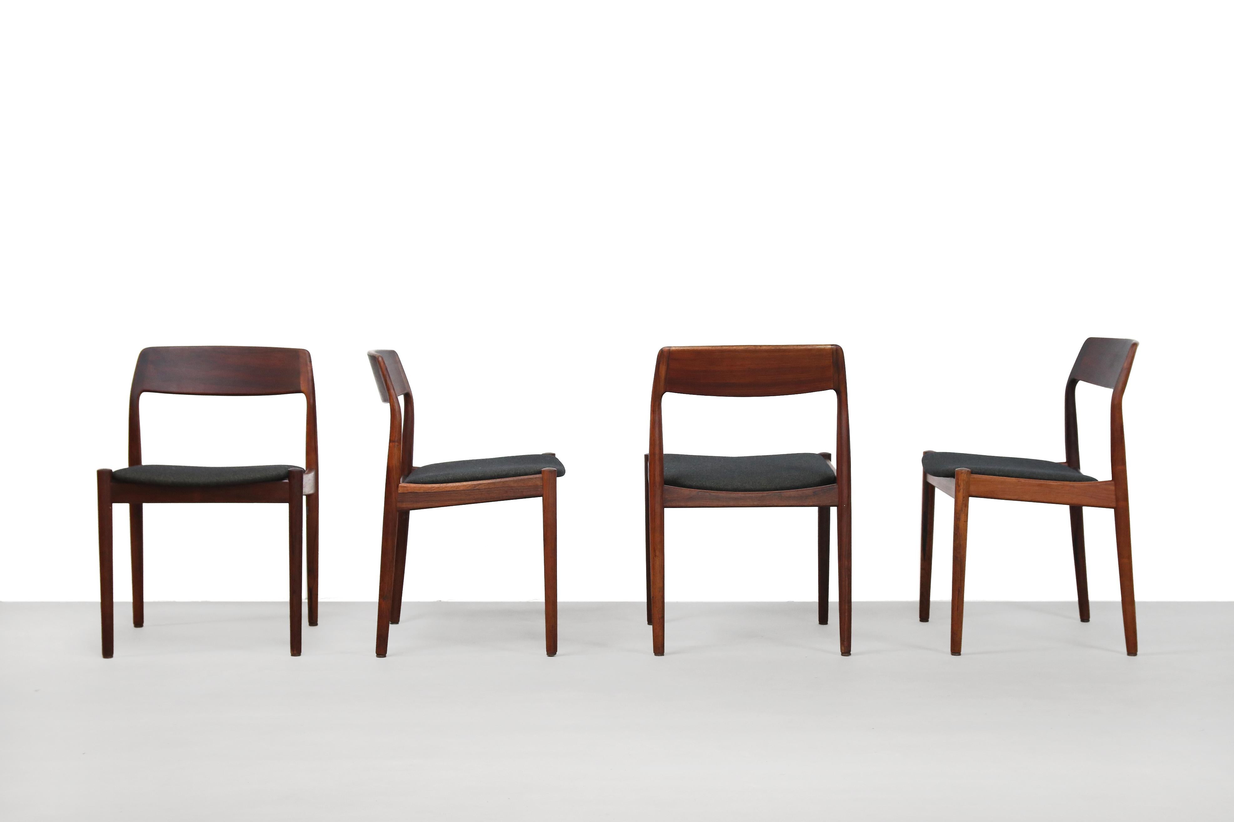 Exclusive complete dining set consisting of 4 rosewood dining chairs designed by Johannes Nørgaard from Denmark. With a rosewood frame and upholstered in a dark green woolen furniture fabric. The chairs are beautiful in their in simplicity and very