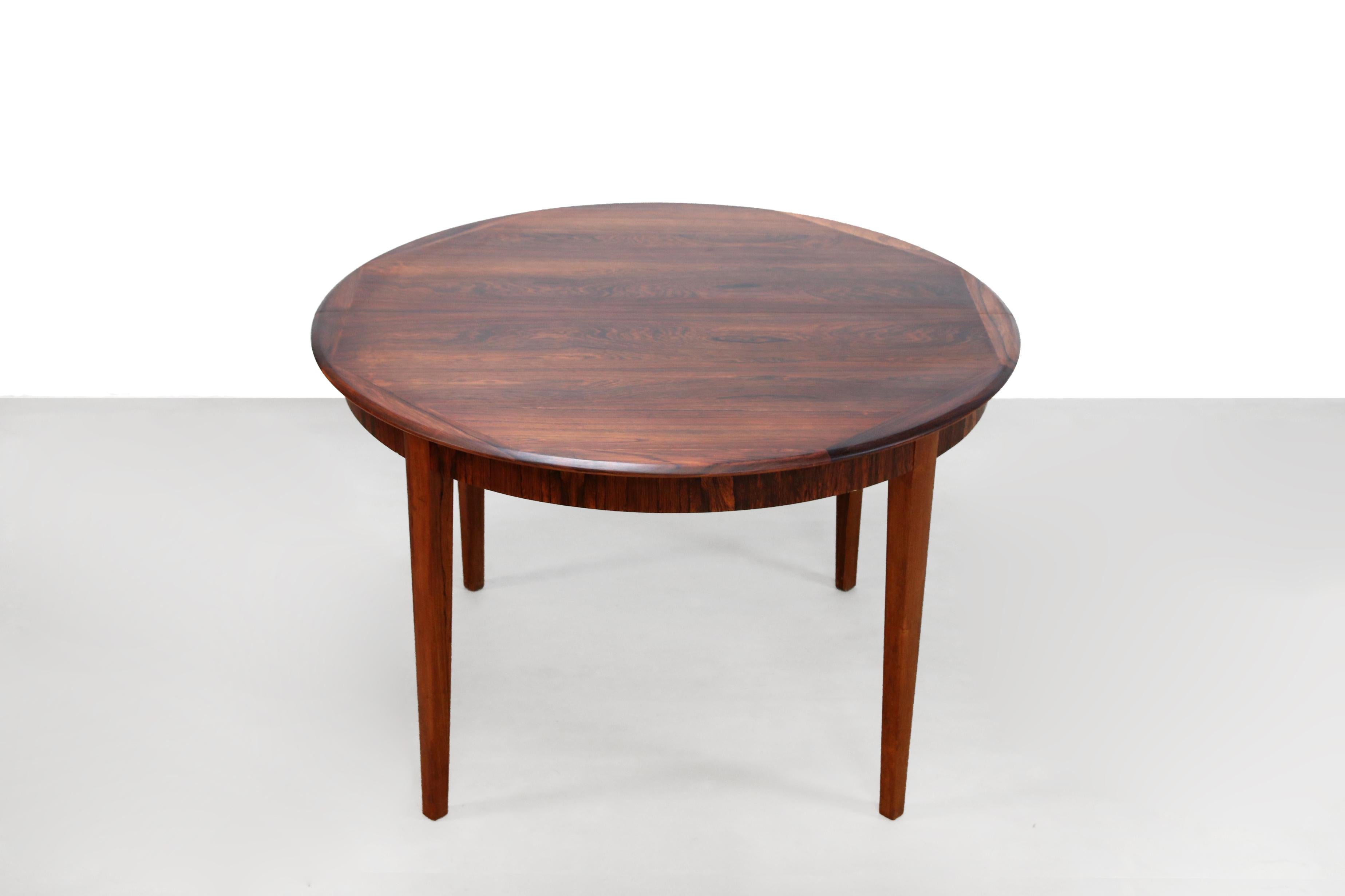 Johannes Nørgaard Rosewood Dining Set with 4 Chairs and Round Extending Table 1