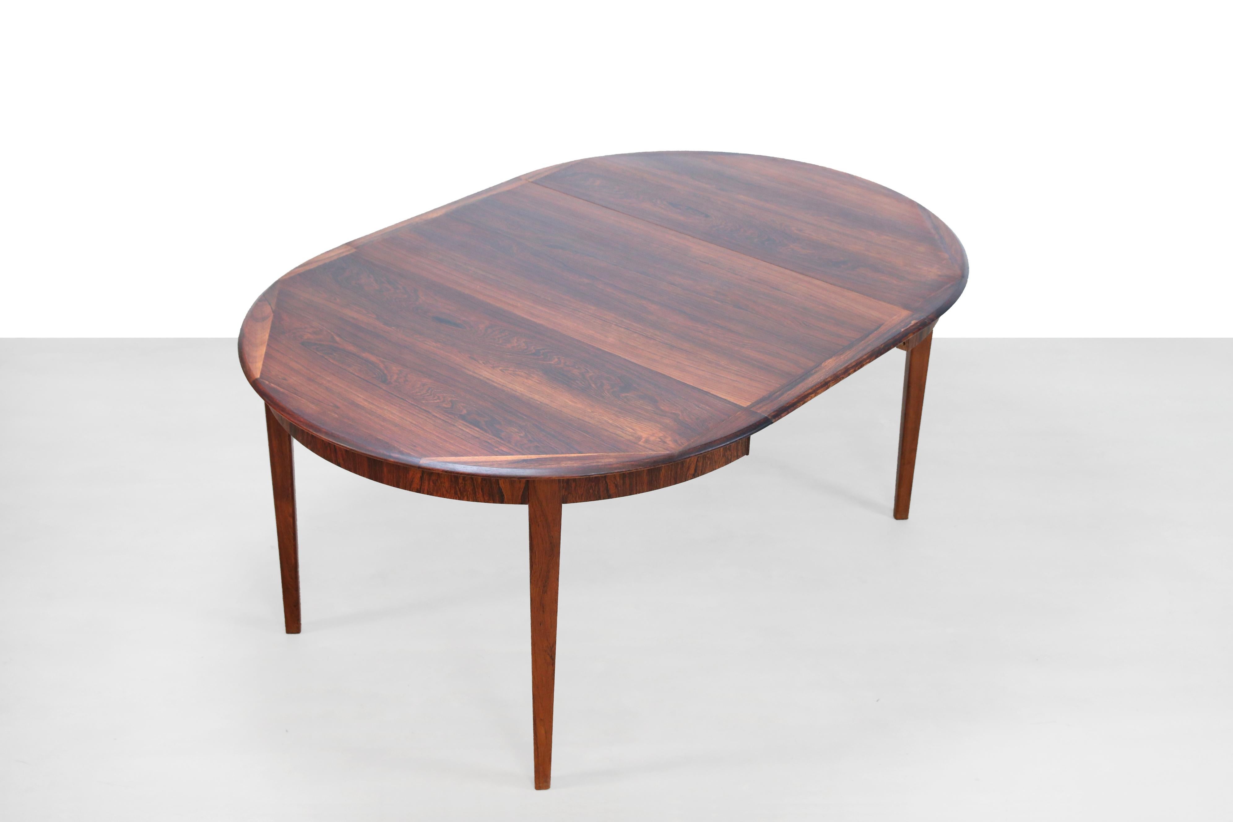 Johannes Nørgaard Rosewood Dining Set with 4 Chairs and Round Extending Table 2