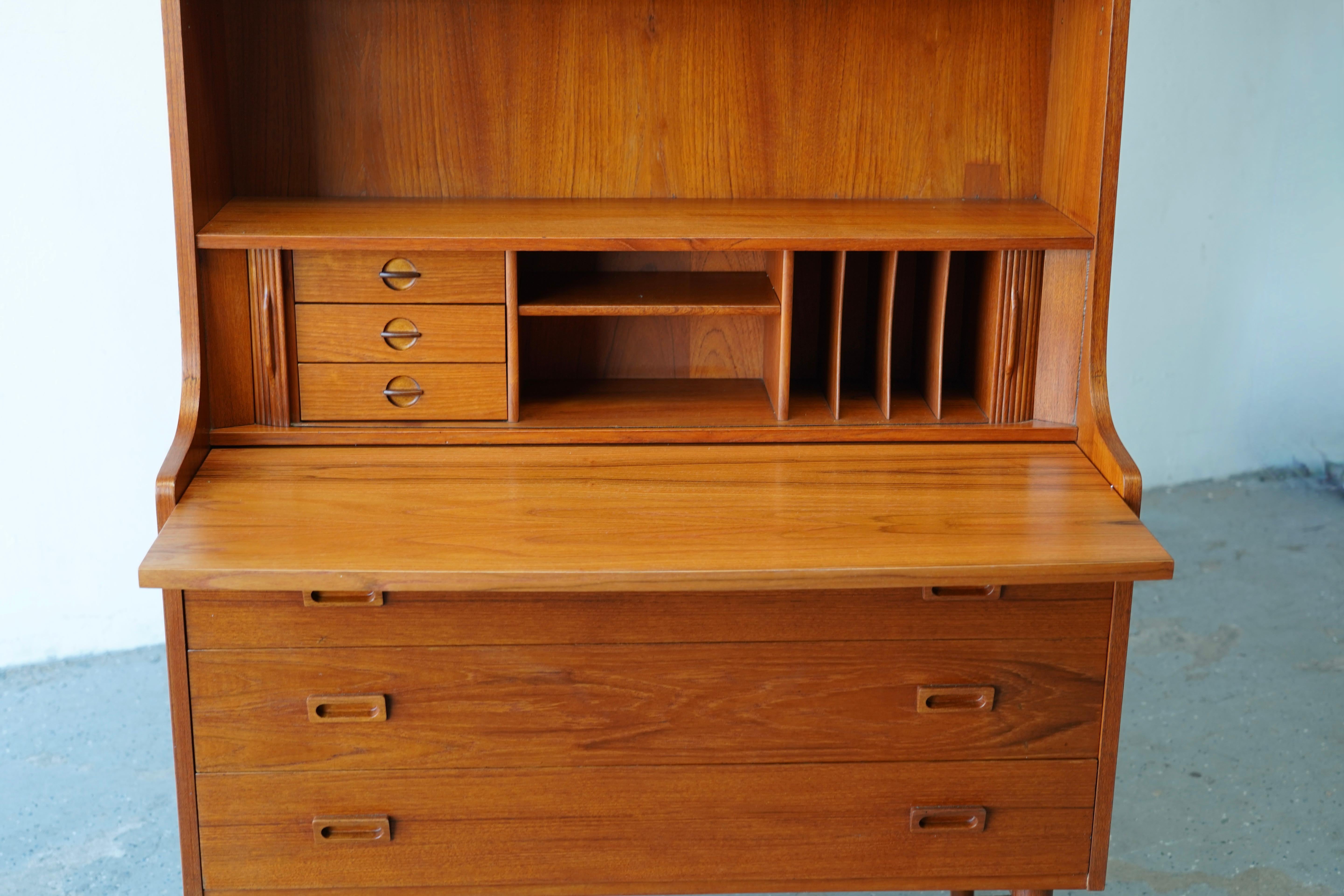 Johannes Sorth for Nexø Møbelfabrik MCM Danish Teak Bookshelf Secretary Desk 9