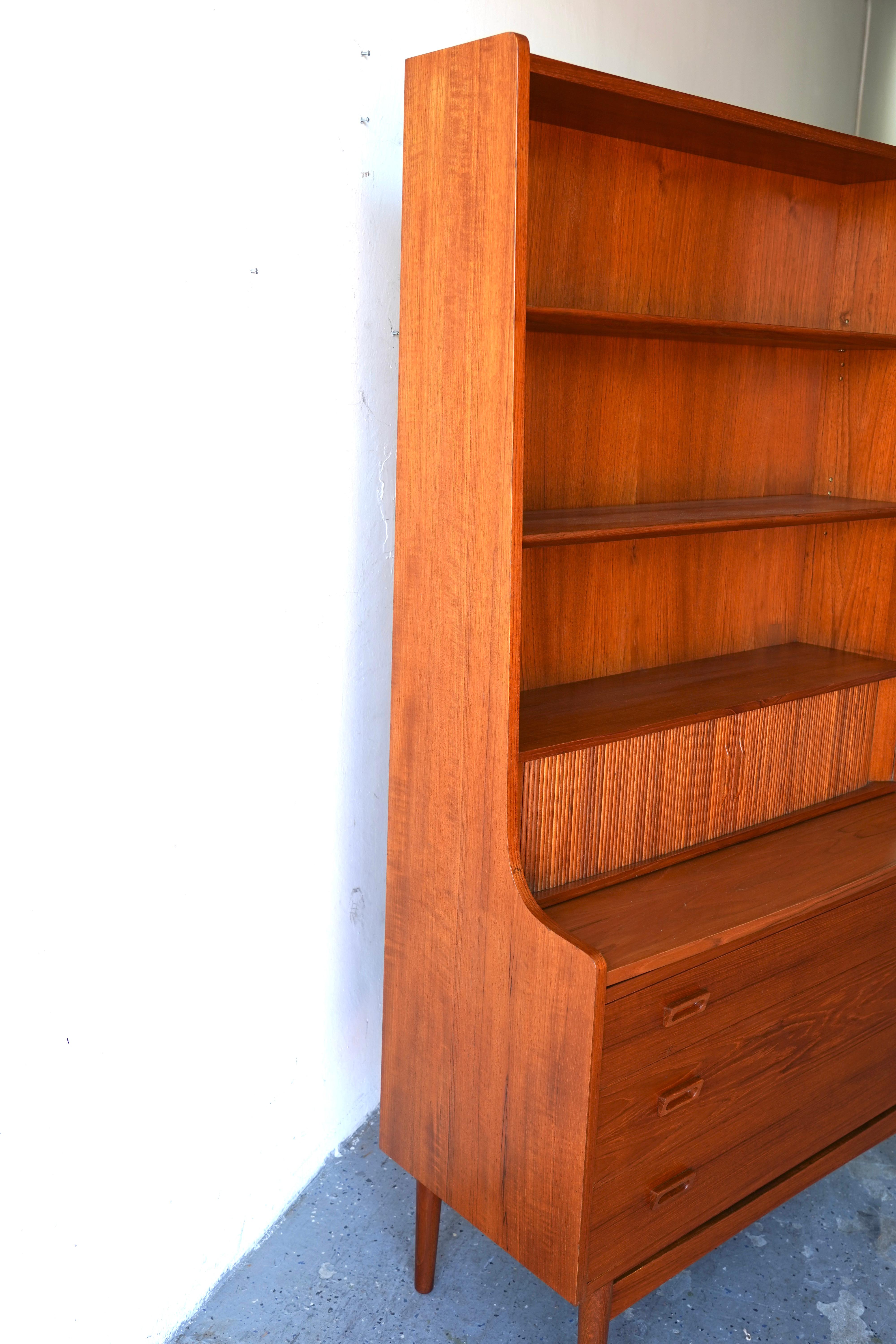 Johannes Sorth for Nexø Møbelfabrik MCM Danish Teak Bookshelf Secretary Desk In Good Condition In Las Vegas, NV