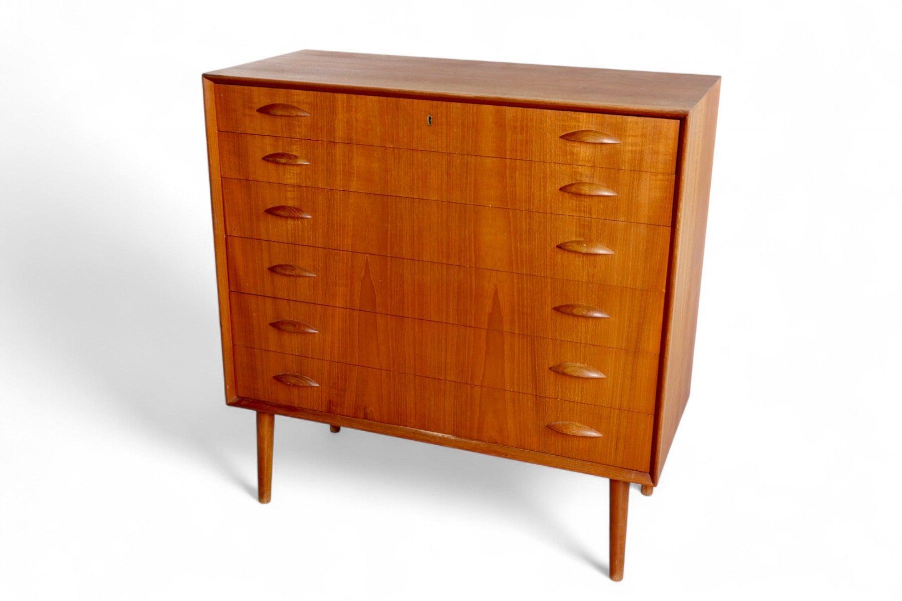 Mid-Century Modern Commode haute Johannes Sorth orange à tranches en teck en vente
