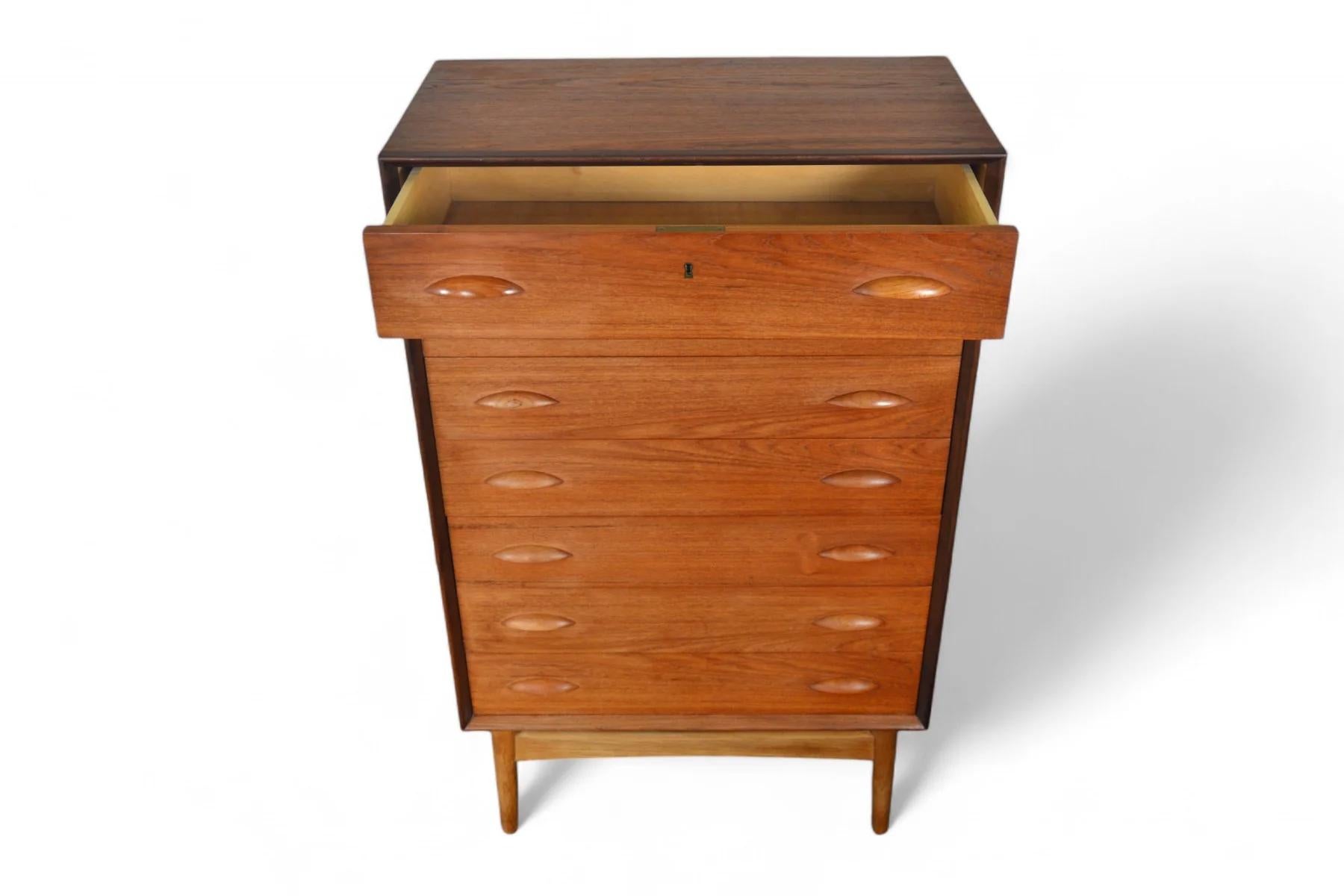 Danese Comò Highboy a fetta d'arancia di Johannes Sorth in teak in vendita