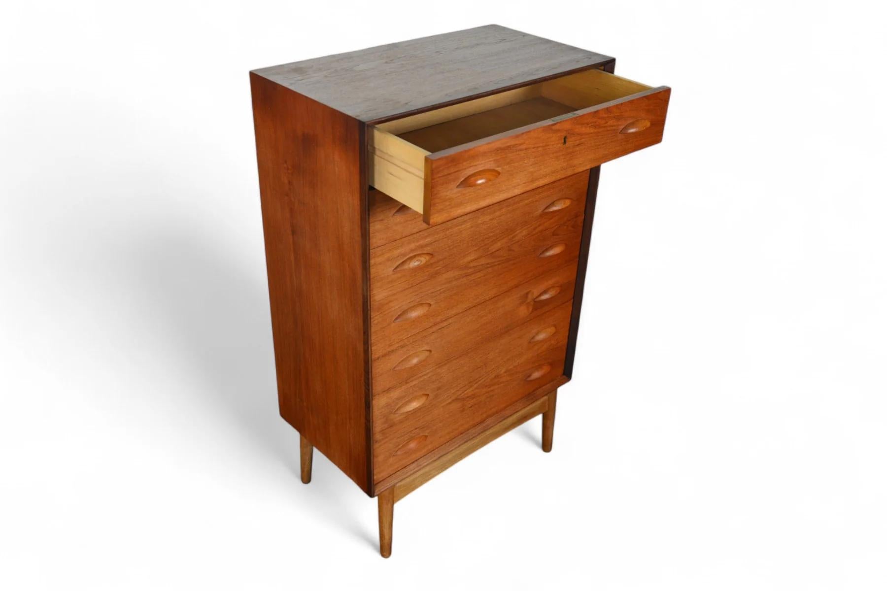 Comò Highboy a fetta d'arancia di Johannes Sorth in teak In condizioni buone in vendita a Berkeley, CA