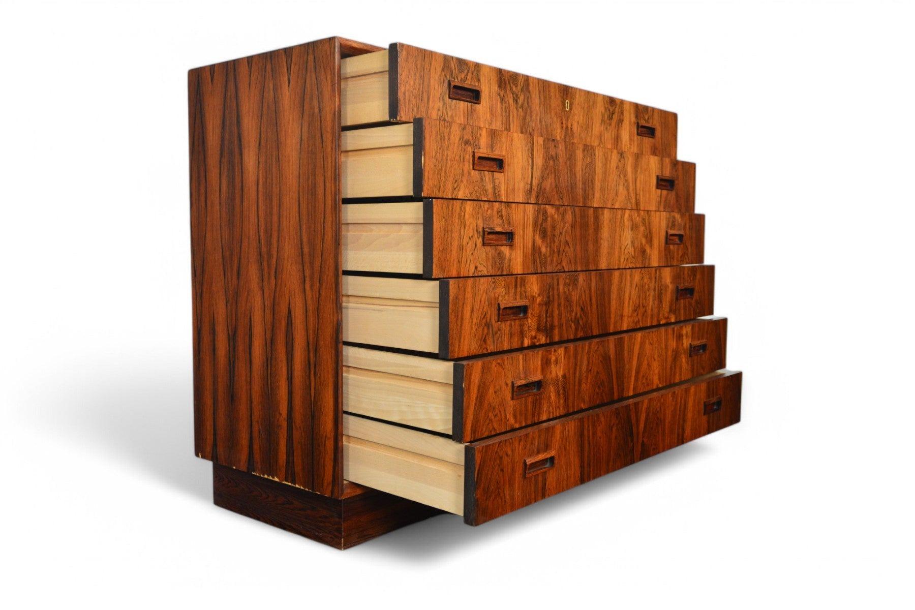 Comò Highboy in palissandro su base a plinto di Johannes Sorth in vendita 1