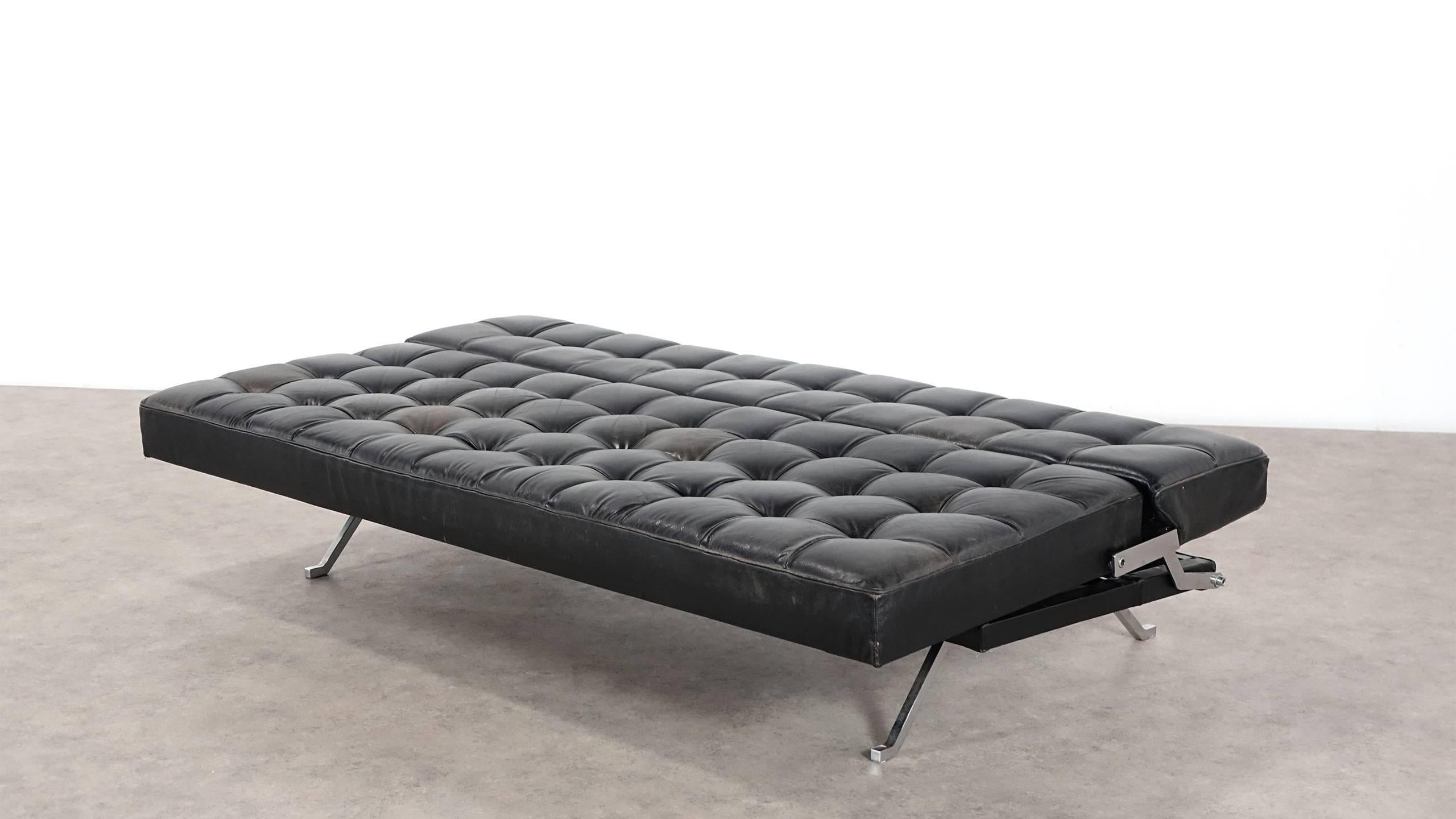 Johannes Spalt Constanze daybed 1961 for Franz Wittmann - Austria, sectional steel frame, original black leather cover, height approx. 74 cm, length approx. 200 cm, daybed depth approx. 110 cm or as sofa 83 cm, seat height approx. 42 cm.
 