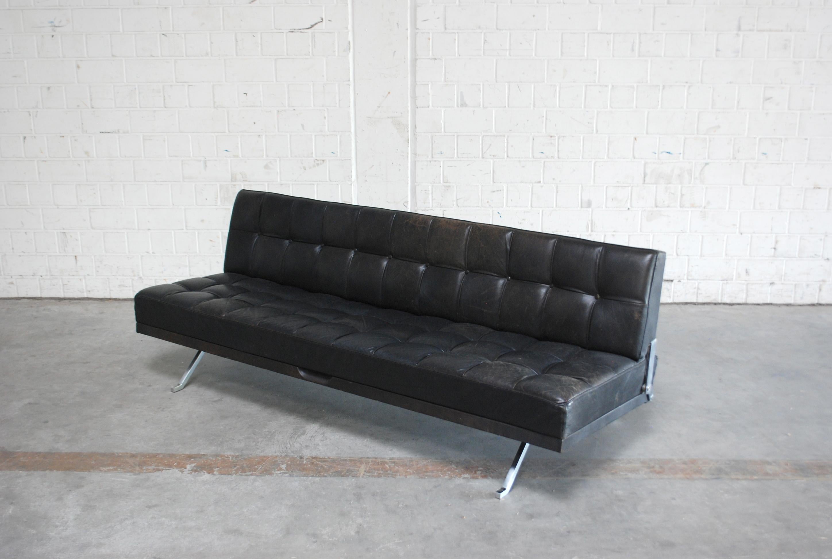 Daybed Modell Constanze by Austrian architect Johannes Spalt for Wittmann. 
A classic Mid Century Daybed in tufted design.
Produced in the 1960s.
Black Aniline leather. The sofa is convertible into a daybed. Size 200 x 107 cm.