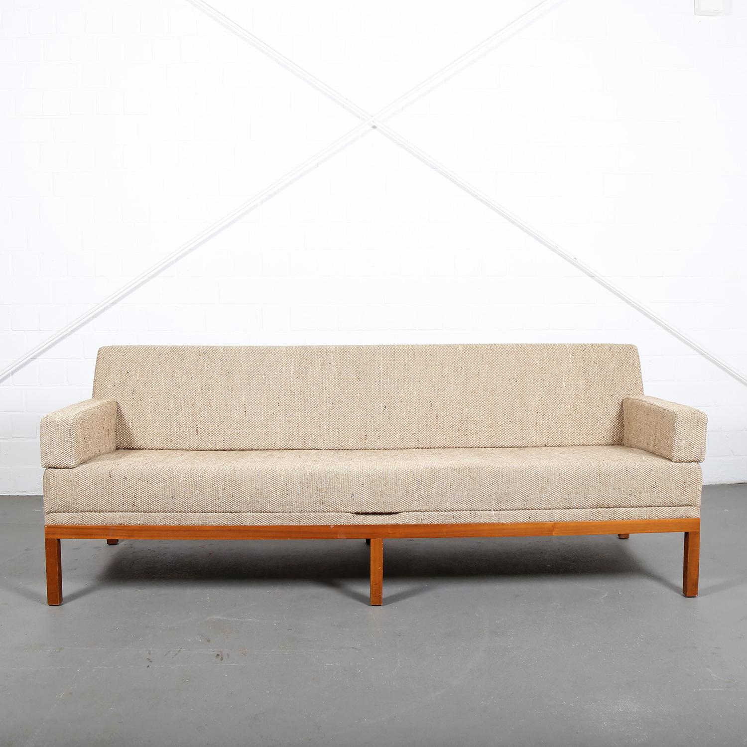 Well-preserved daybed, model Constanze, designed by Johannes Spalt for Wittmann in the 1960s. The original, coarse wool is still in good condition and goes perfectly with the rarer wooden frame of the sofa. In addition, the armrests are also
