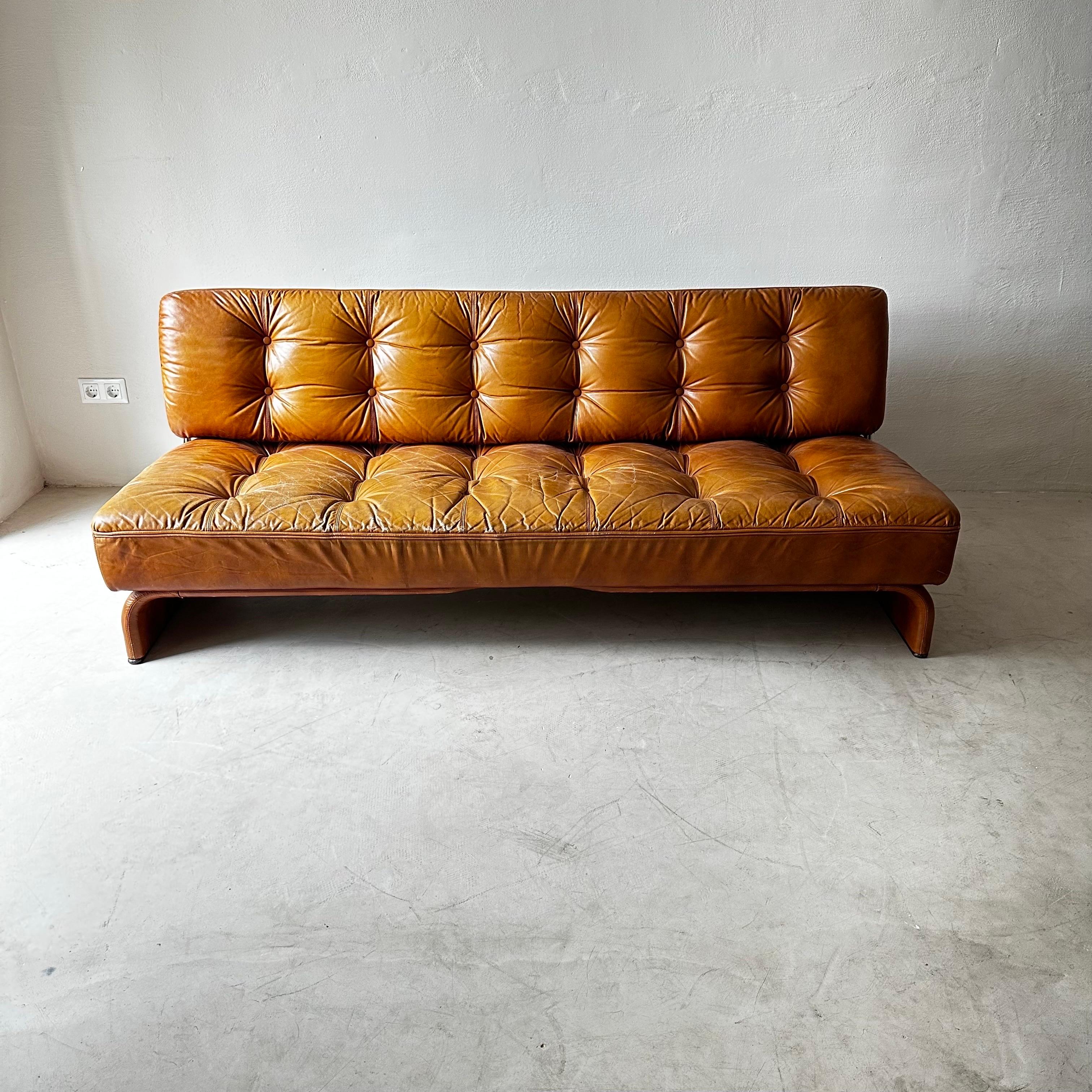 Johannes Spalt for Wittmann 'Constanze' Sofa in Cognac Leather In Good Condition For Sale In Vienna, AT