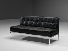 Johannes Spalt per Wittmann Divano in pelle nera
