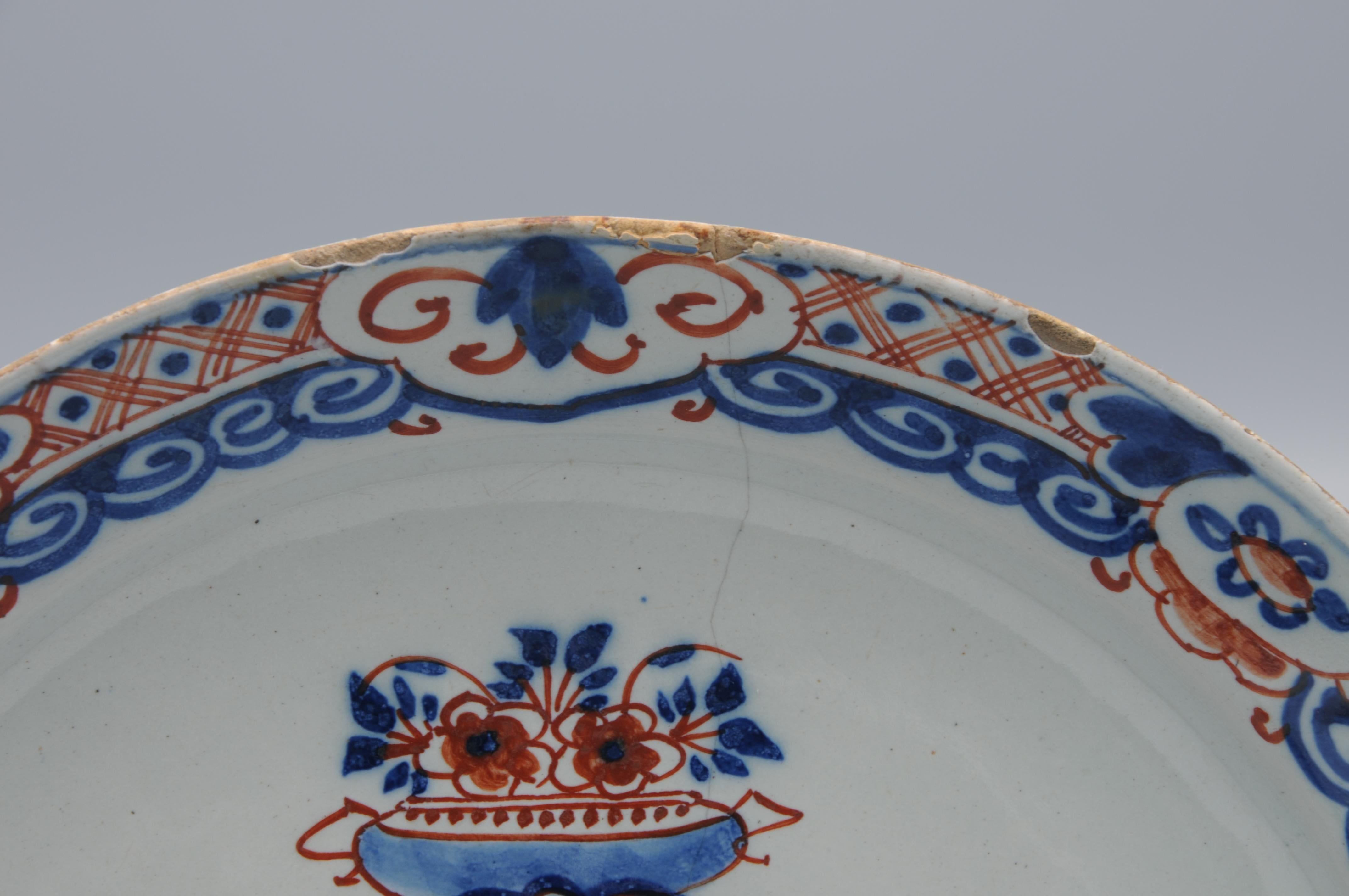 Néerlandais Johannes van Lockhorst, Assiette polychrome de Delft - début du 18e siècle en vente