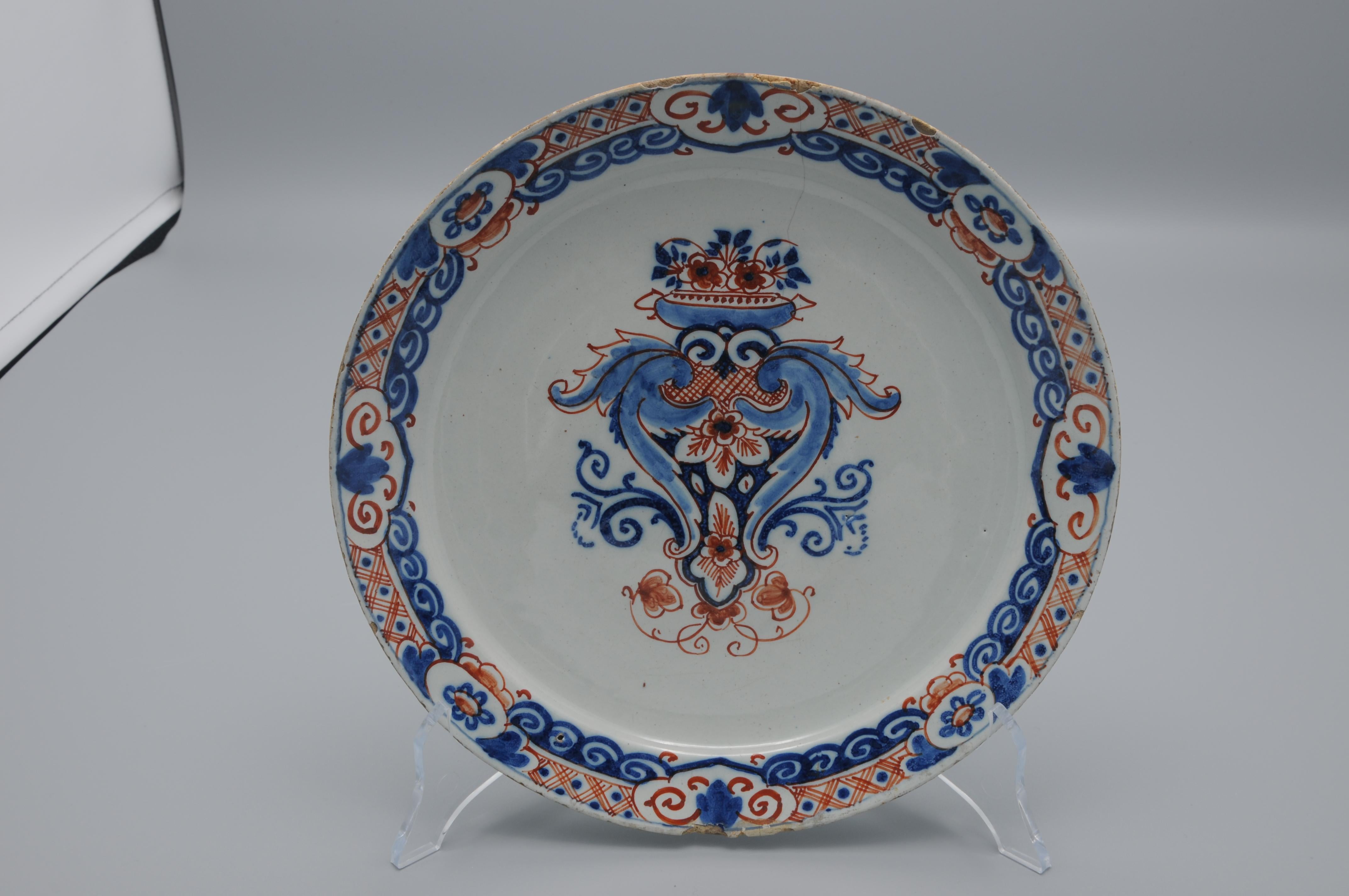 Vernissé Johannes van Lockhorst, Assiette polychrome de Delft - début du 18e siècle en vente