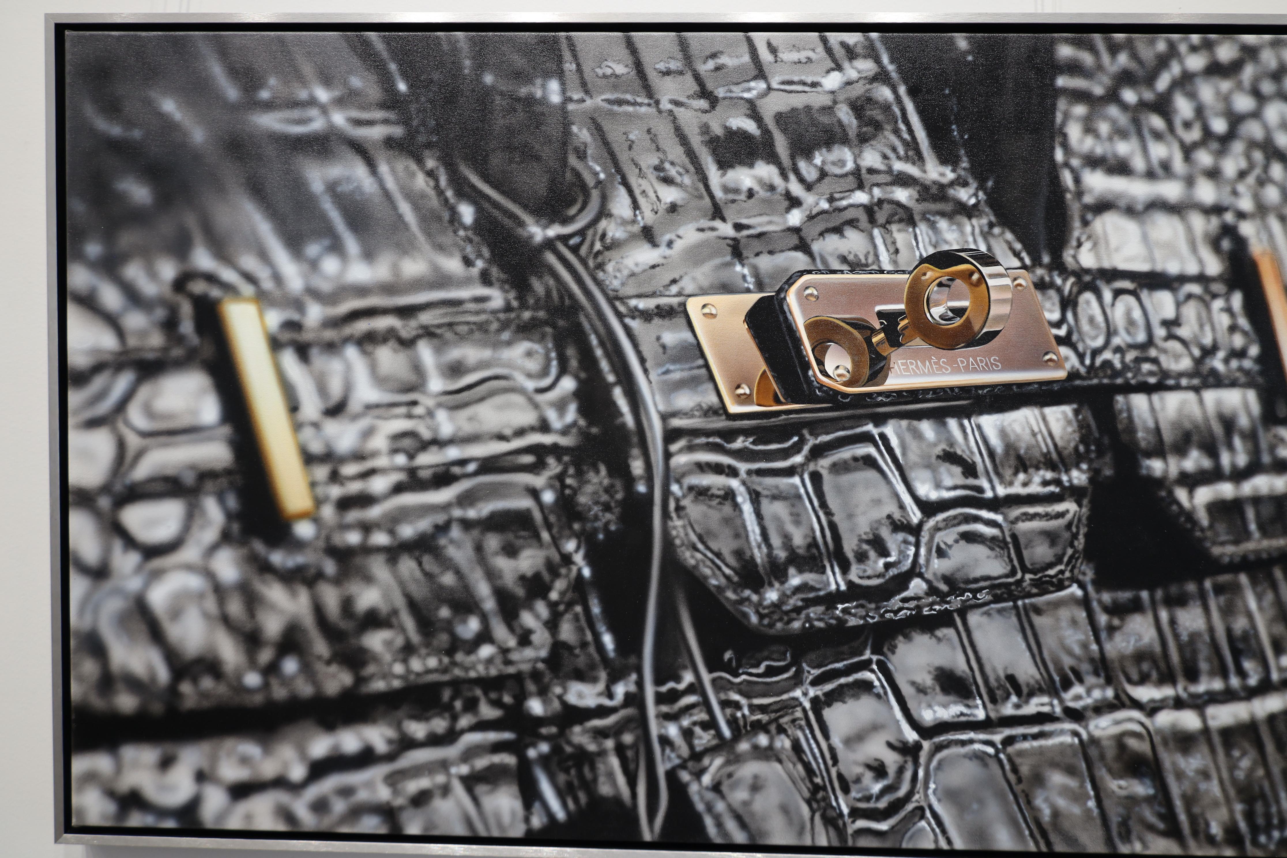 Hermes Birkin Black - Peinture hyperréaliste - Noir Still-Life Painting par Johannes Wessmark