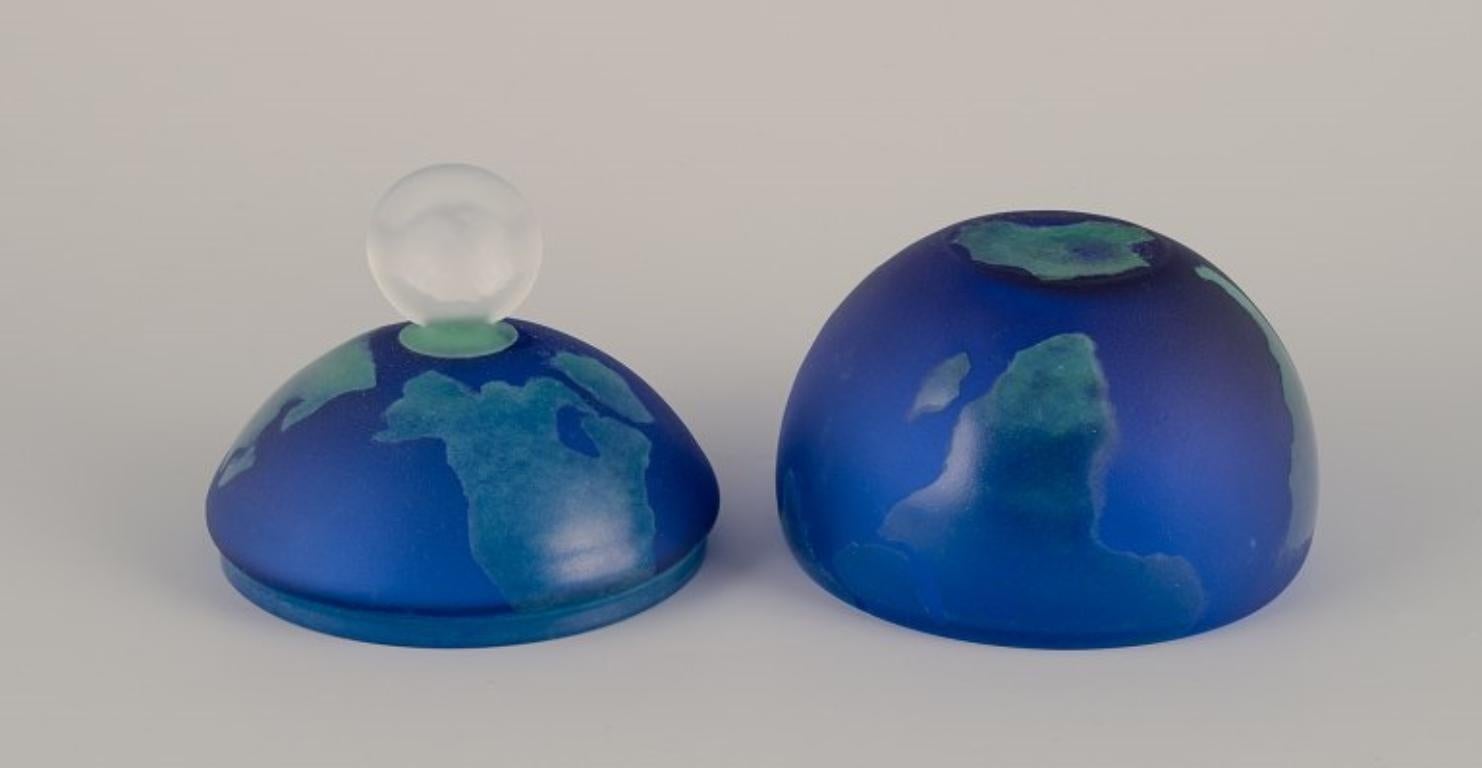 Johansfors Glasbruk, Suède. Jarre à couvercle en verre d'art. Design/One. en vente 1