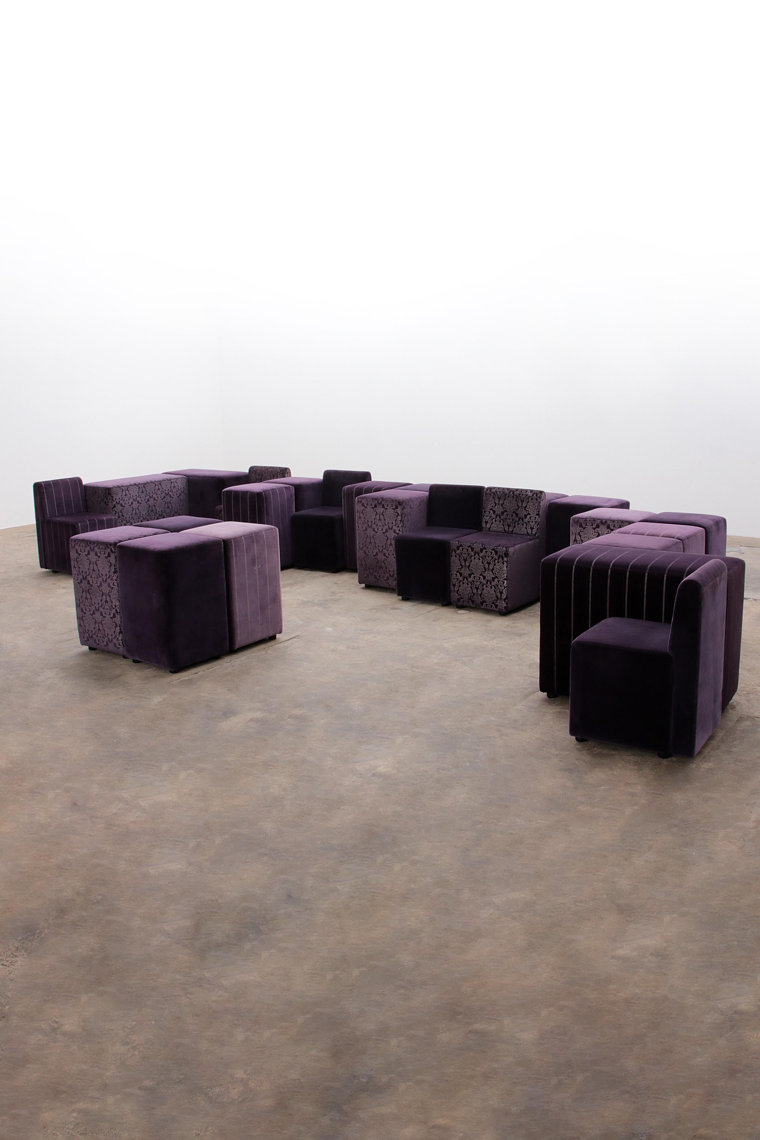 Discover the Johanson Velvet Modular Set, a beautiful addition to any hotel lobby or waiting room. This 25-piece set, in a striking purple color, offers a combination of style, comfort and versatility. The set consists of chairs, small and large