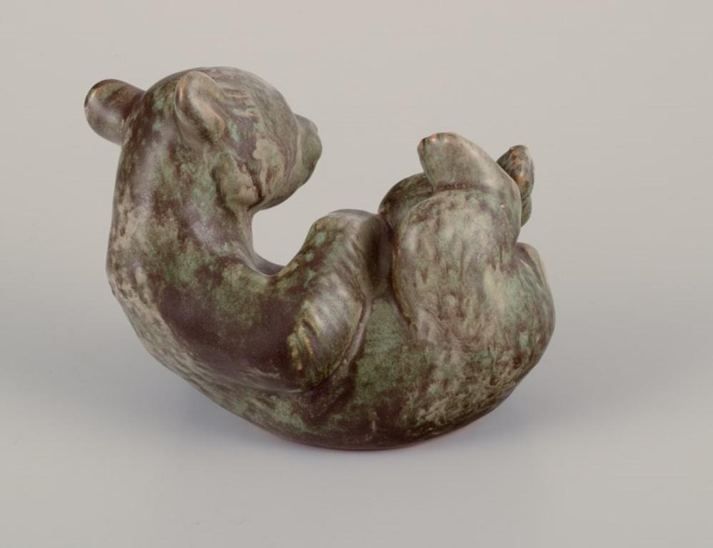 Smaltato Johgus, Danimarca. Figure in ceramica di due cuccioli di orso. 1970s in vendita