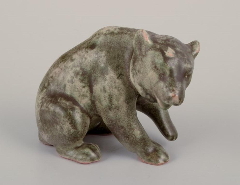 Johgus, Danimarca. Figure in ceramica di due cuccioli di orso. 1970s In condizioni ottime in vendita a Copenhagen, DK