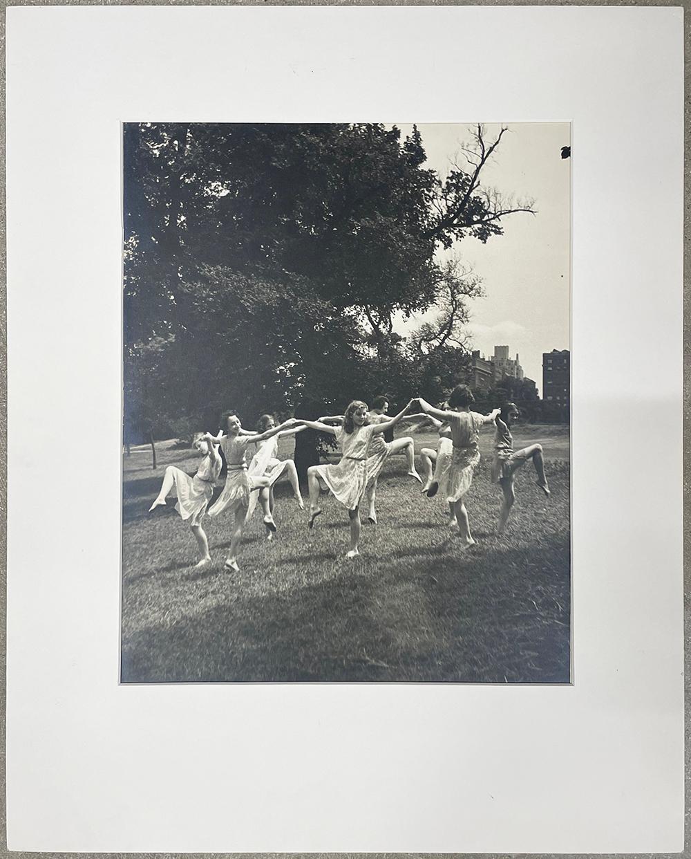 Heckscher Foundation - Freier Tanzunterricht, Isadora Duncan Dance – Photograph von John Albok