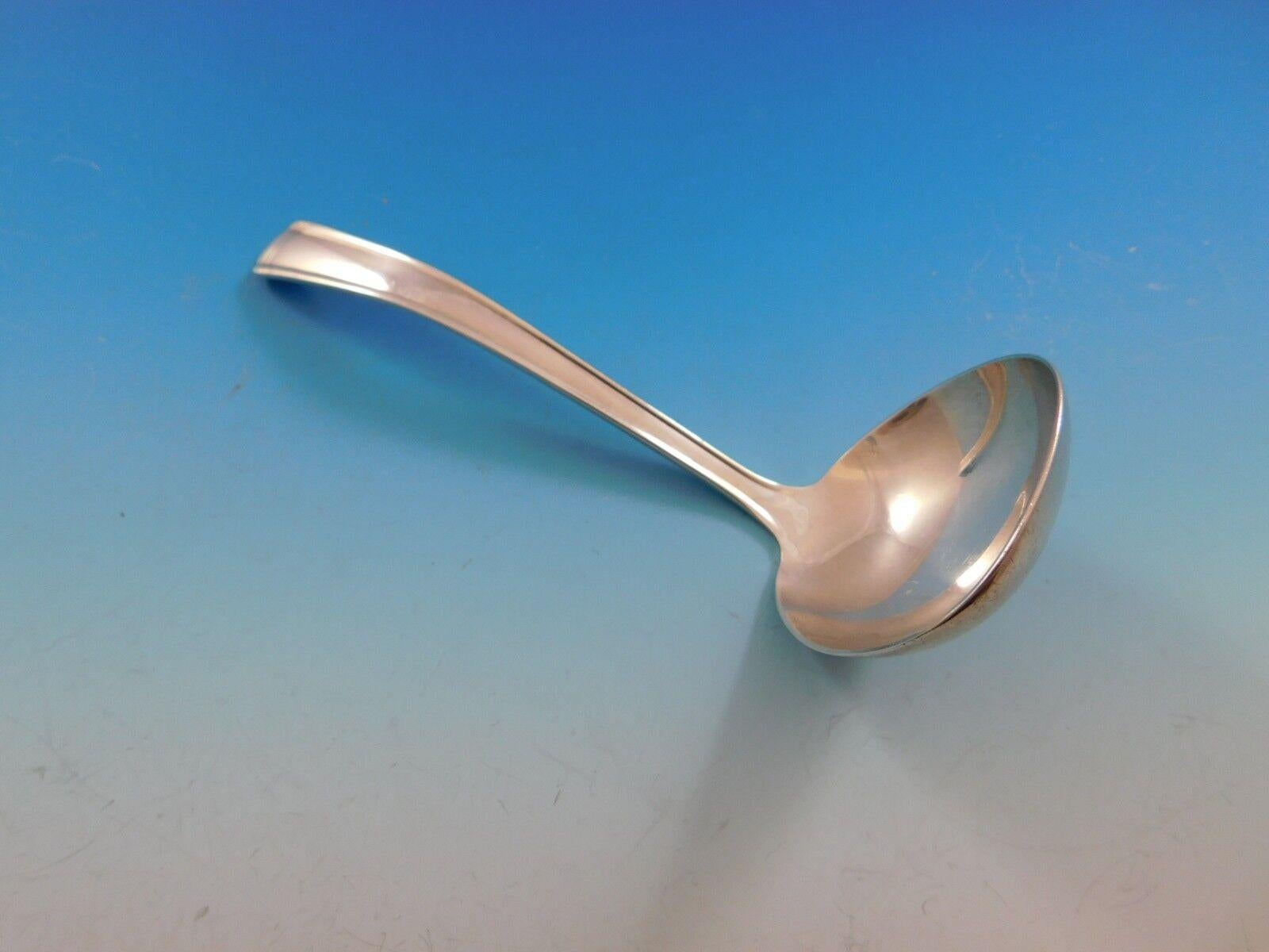 Ensemble de couverts John et Priscilla by Westmorland Silver, 36 pièces. Cet ensemble comprend :

8 Couteaux, 9
