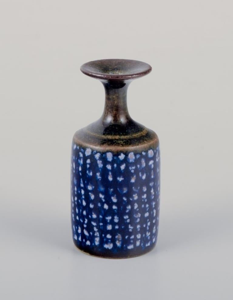 Suédois John Andersson pour Höganäs et al. Trois miniatures uniques en céramique. en vente