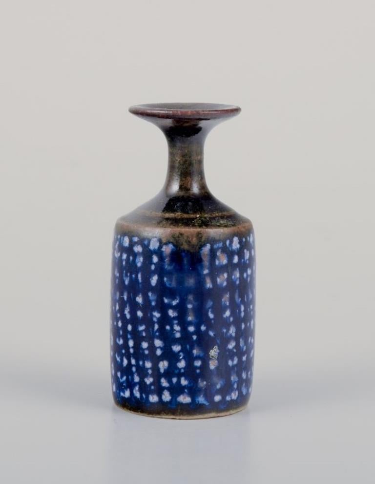 Vernissé John Andersson pour Höganäs et al. Trois miniatures uniques en céramique. en vente
